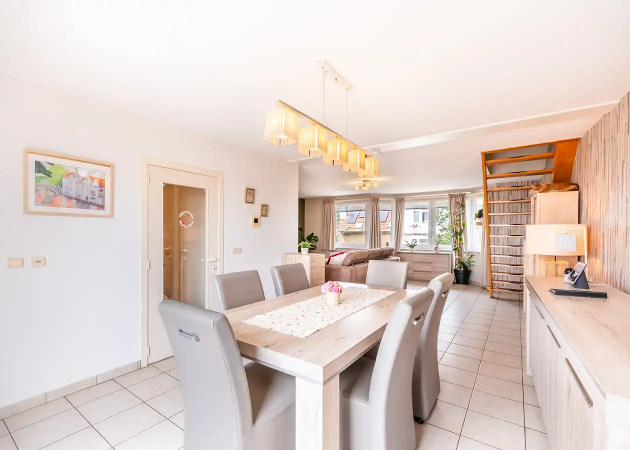 Ruim duplexappartement met 3 slaapkamers en zonnig terras foto 3
