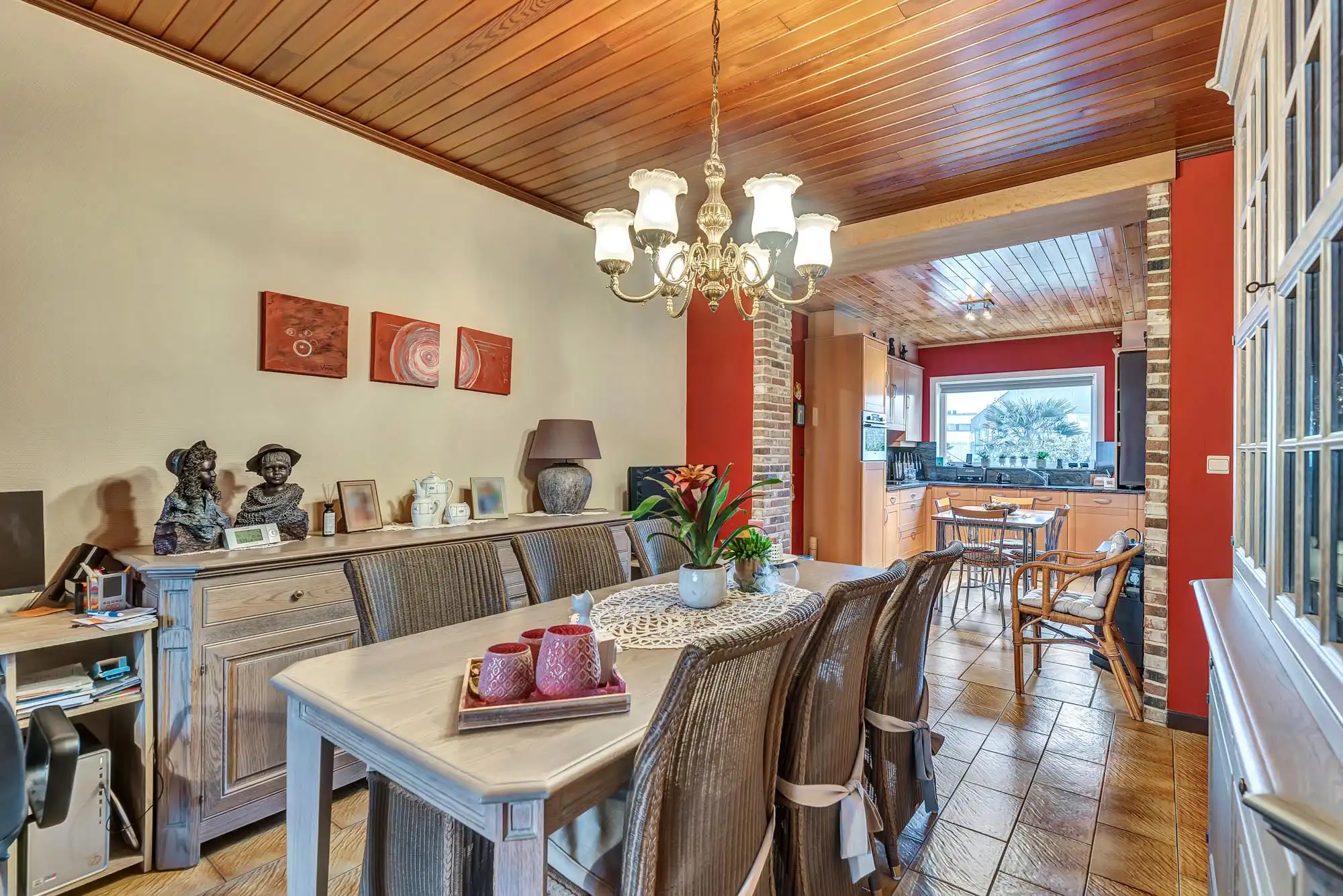 Ruime, solide woning op strategische ligging foto 4