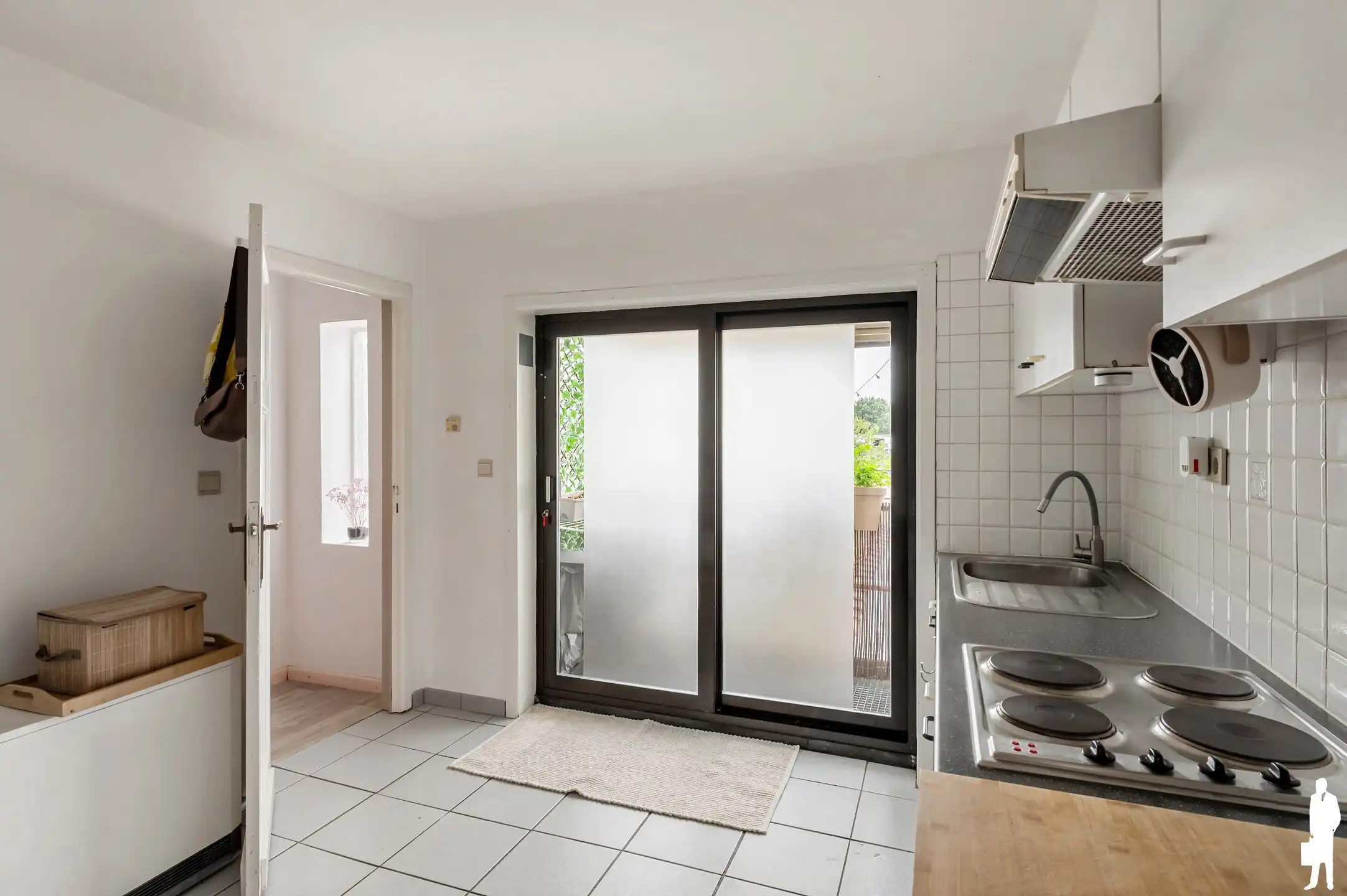 Handelspand met duplex appartement, terras en 2 garageboxen in centrum Nieuwmoer foto 16