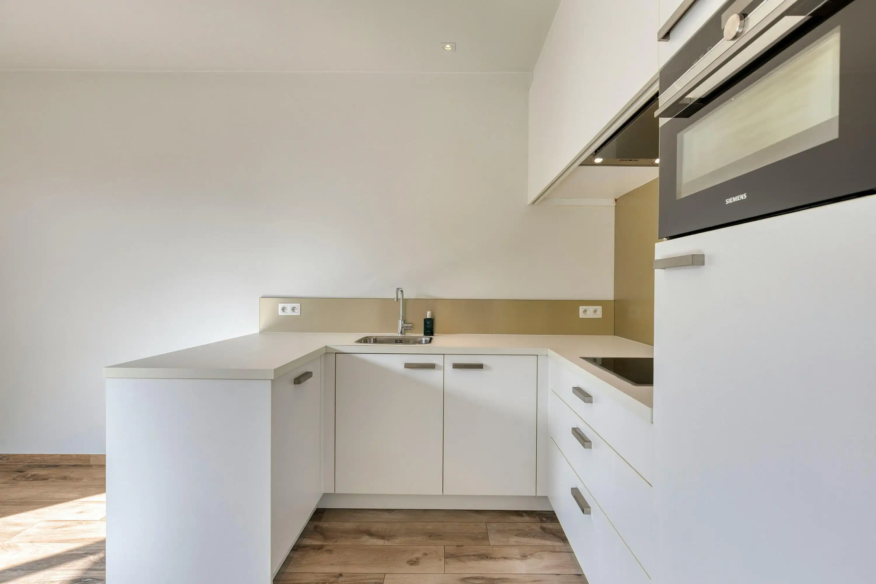 Appartement met twee slaapkamers en terras in Antwerpen te koop  foto 6