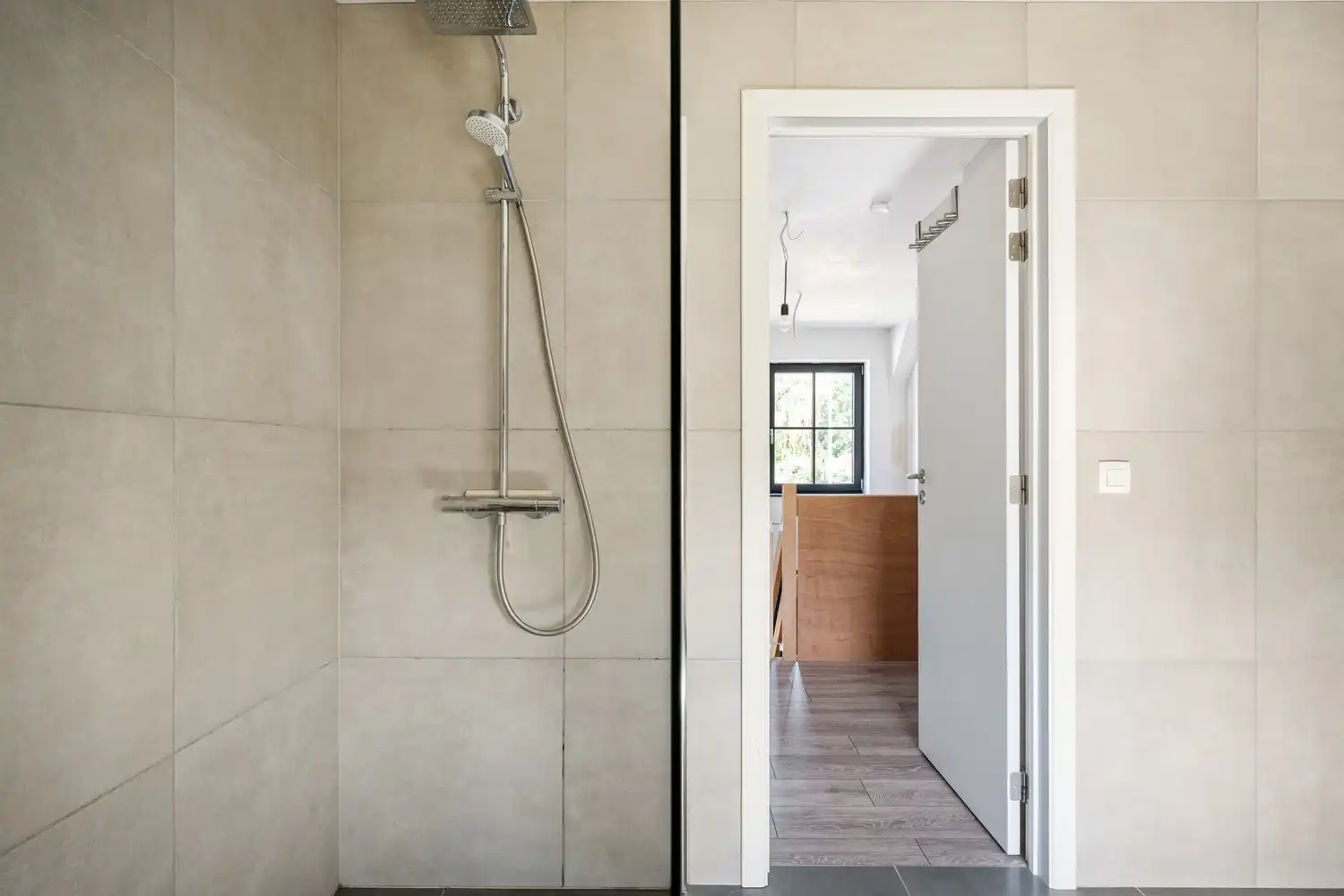 Energiezuinige villa met praktijkruimte en 4 slpkrs foto 15