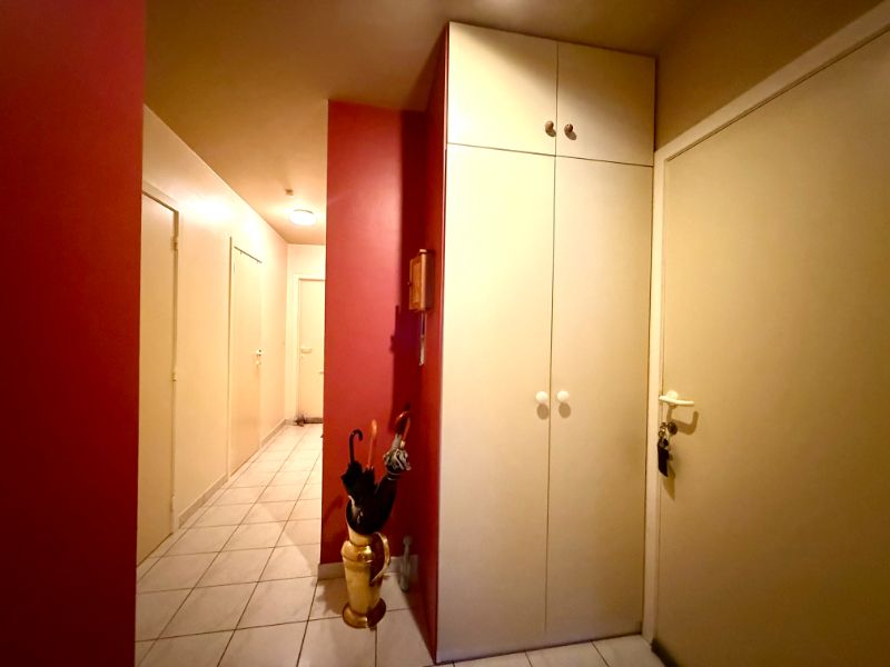 Gelijkvloers appartement met 2 slaapkamers, garage en kelder op centrale ligging foto 8