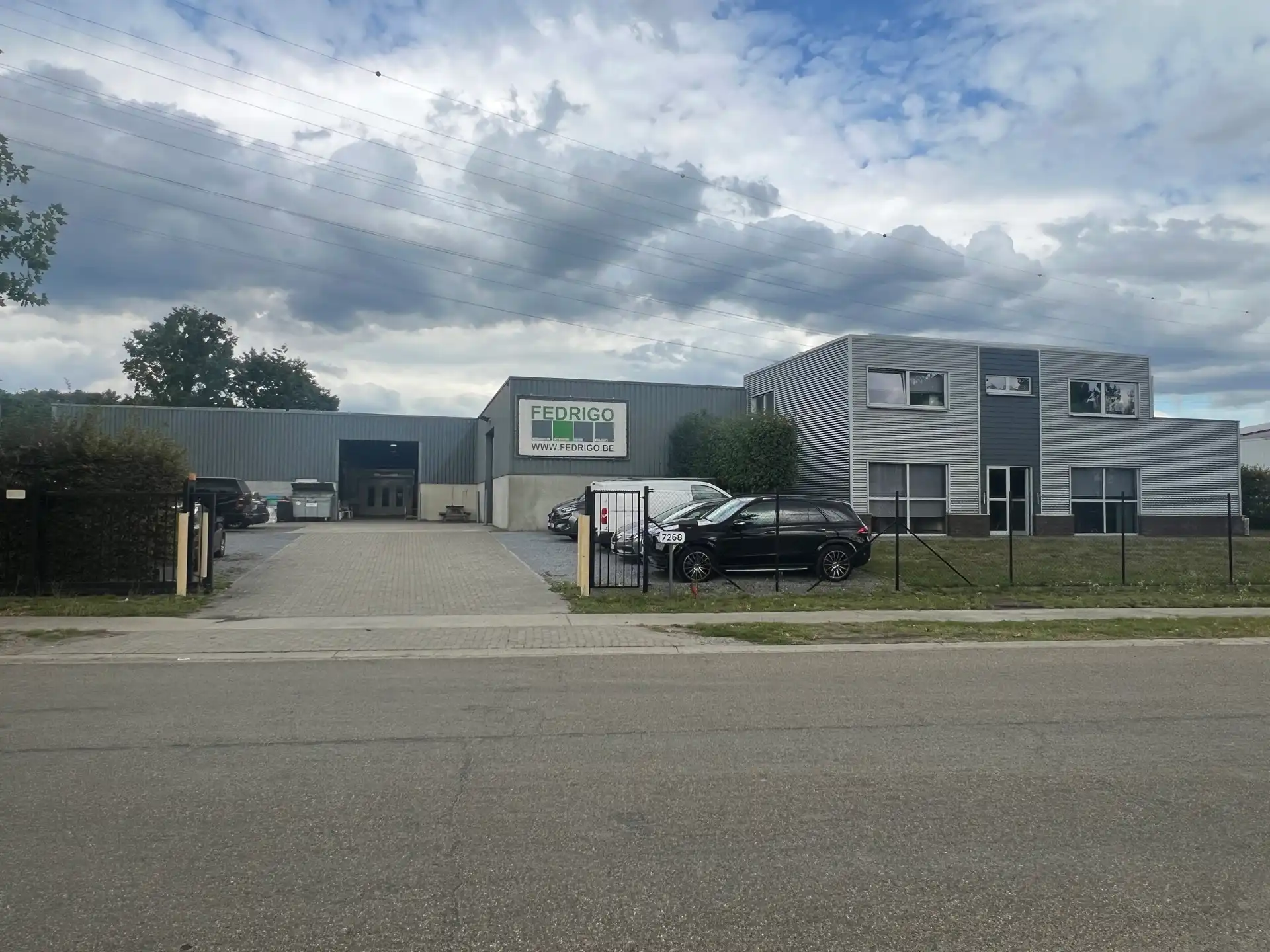 SEMI-INDUSTRIEEL GEBOUW MET APPARTEMENT foto 2