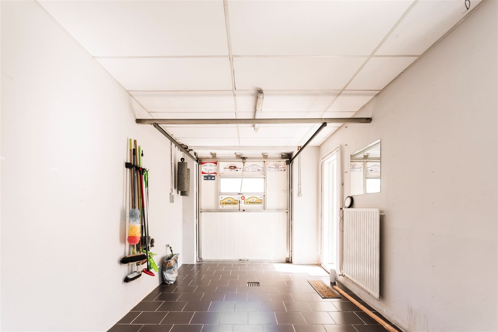 Instapklare woning met zeer grote garage en oprit foto 23