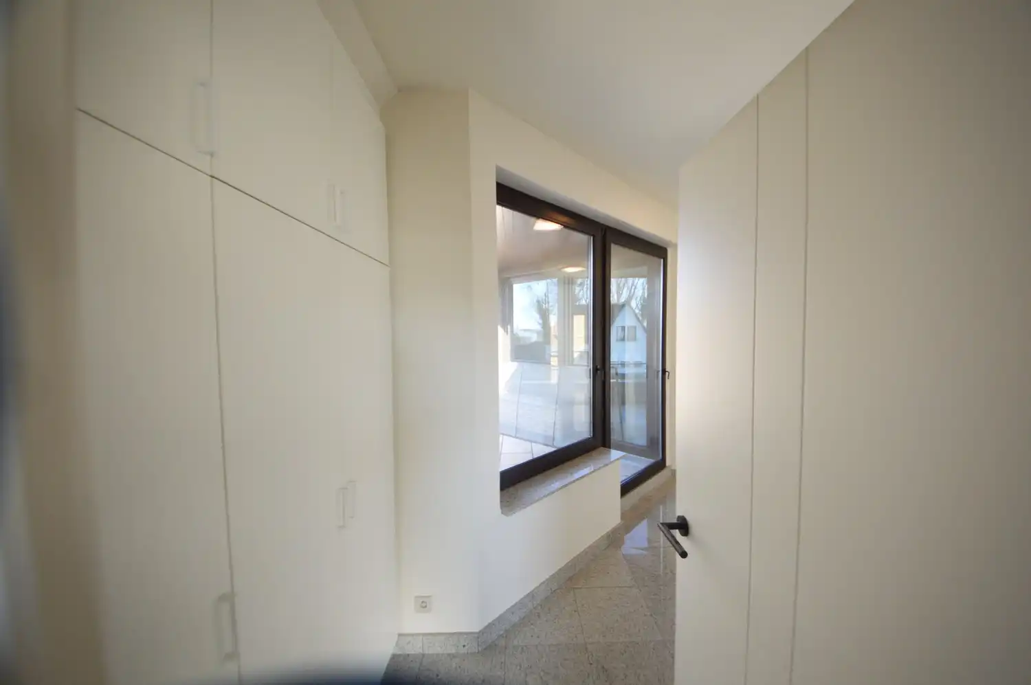 Ruim en lichtrijk gerenoveerd appartement (182 m²) INCLUSIEF GARAGE EN PARKING foto 16