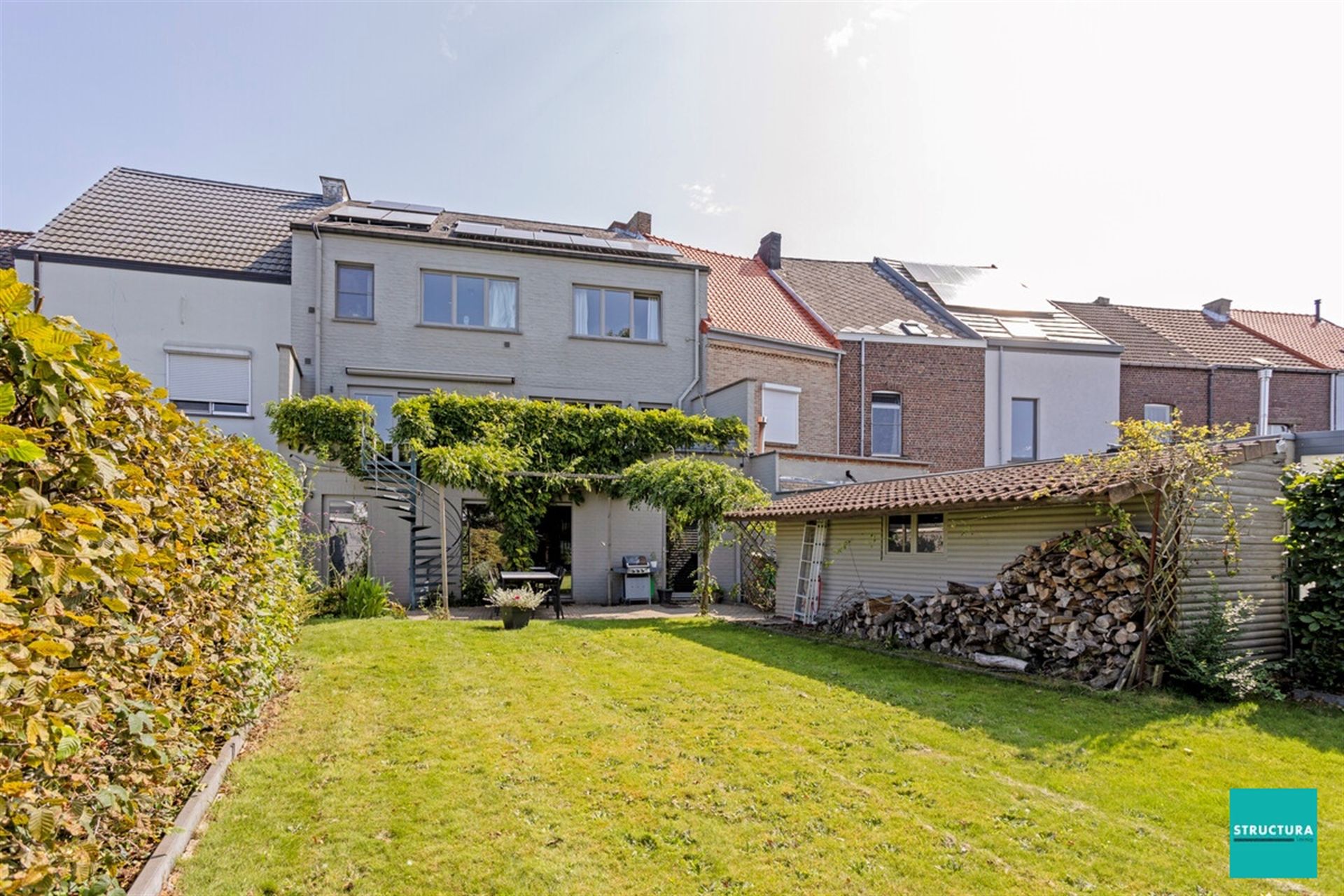 VERKOCHT!!!!    Prachtige woning met praktijkruimte foto 1