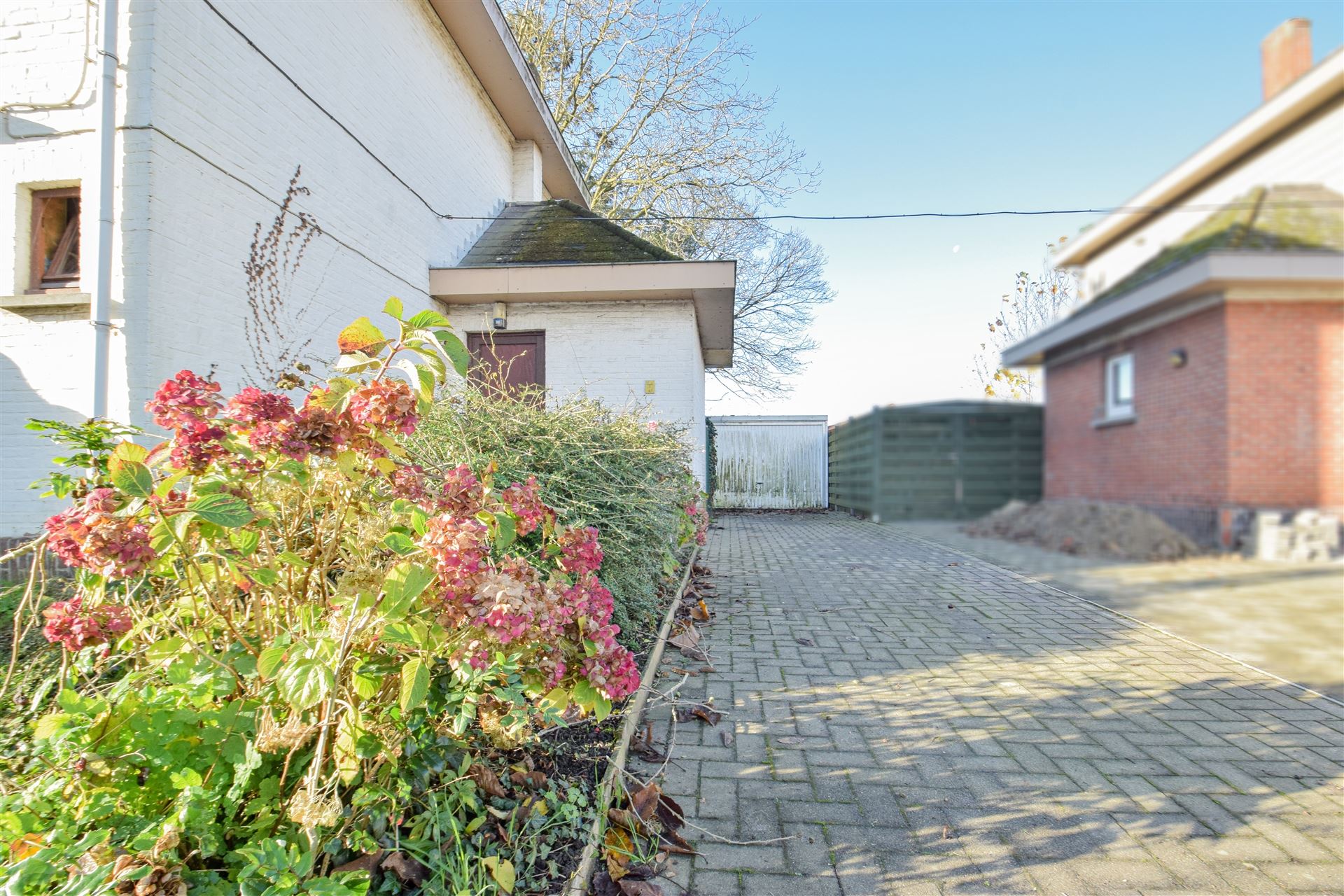 Te renoveren halfopen bebouwing met groene vergezichten. foto 29