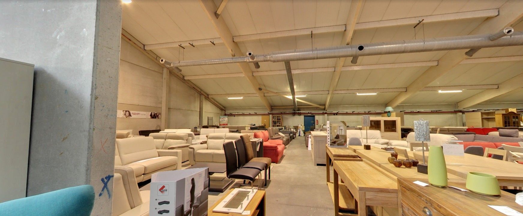 RUIM COMMERCIEEL GEBOUW MET PARKING foto 7