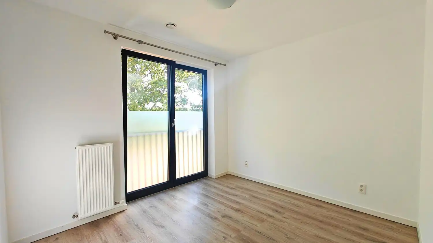 Energiezuinig appartement met 2 slaapkamers, terras, staanplaats en kelder te Sint-Pieters-Leeuw foto 6