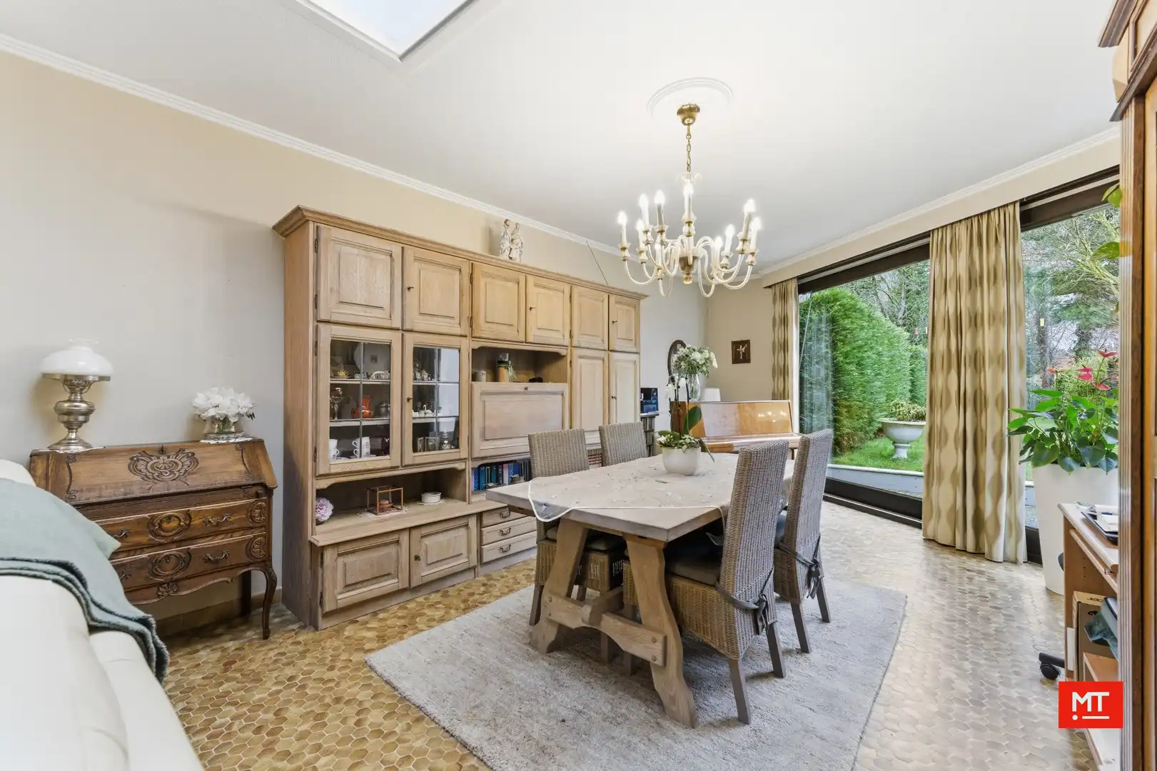 Op te frissen woning met 3 slaapkamers (+ mogelijk), garage en tuin in het centrum van Wervik foto 4