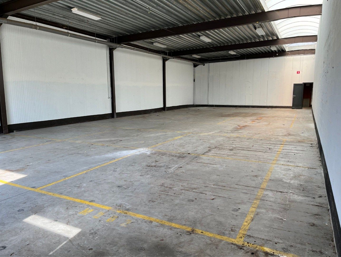 Magazijn, 240m², op industrieterrein, vlakbij E-313 foto 5