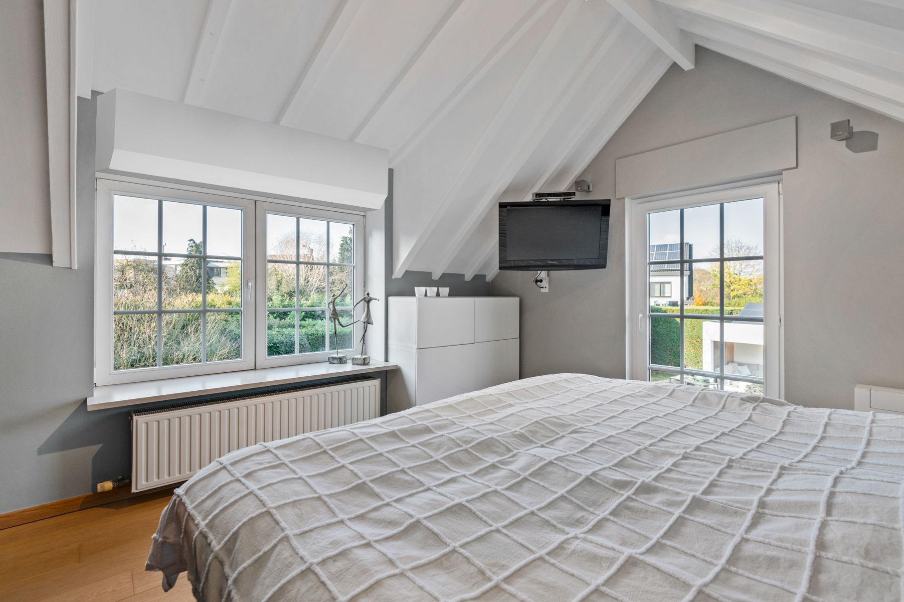 Energiezuinige villa met zwembad in een doodlopende straat. foto 24