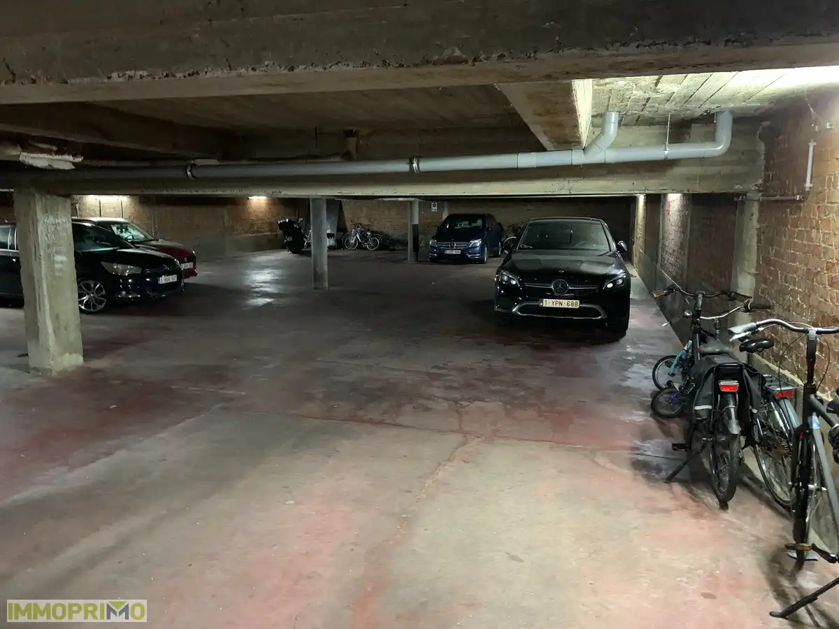 3 autostaanplaatsen foto 3