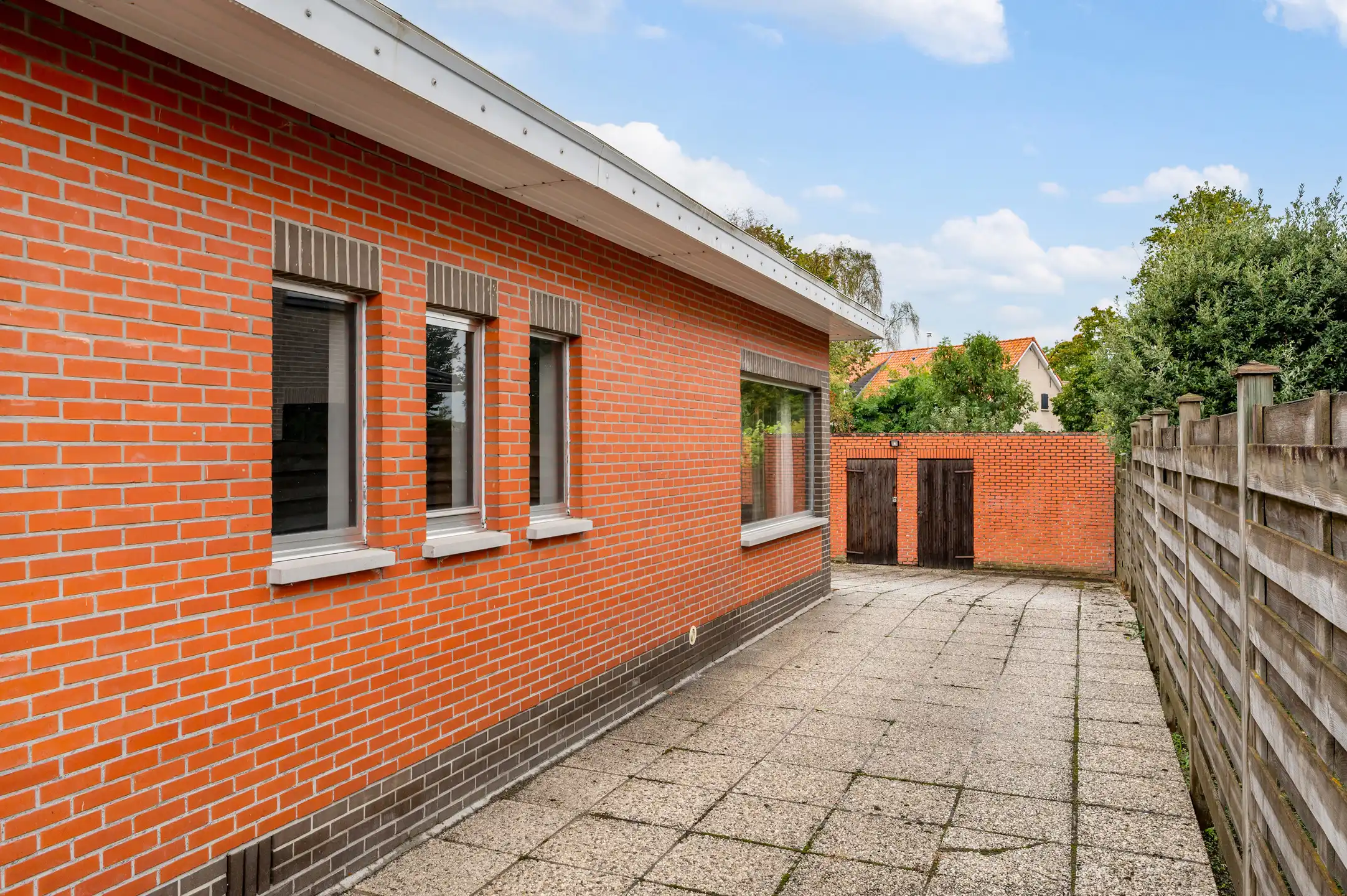Vrijstaande renovatiewoning met 3 slaapkamers, garage en diepe tuin foto 20