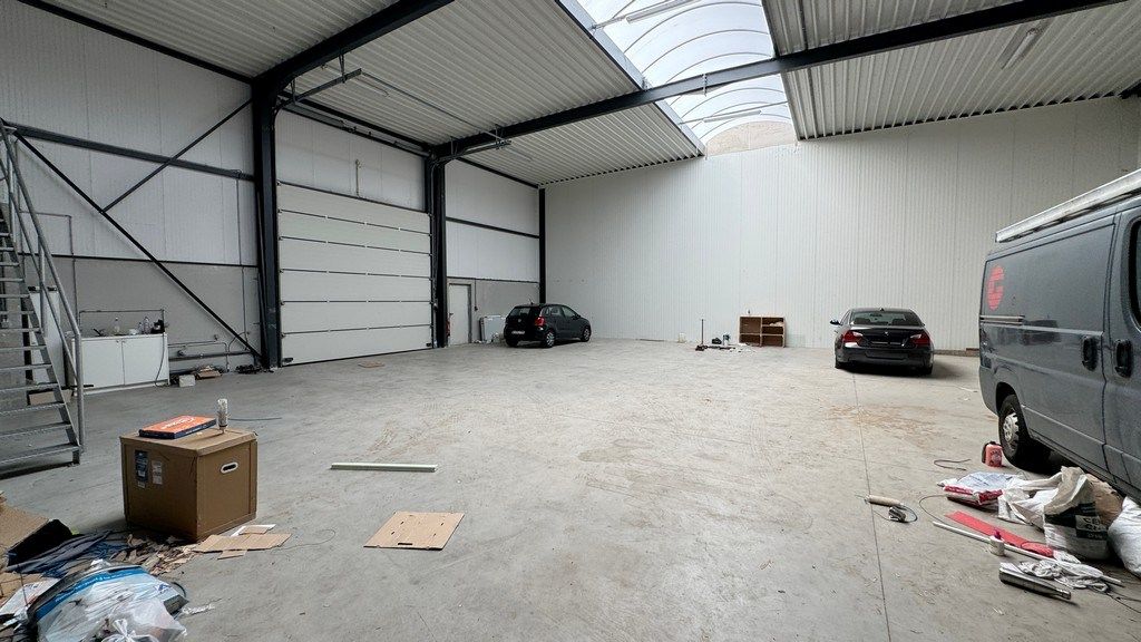 Magazijn met kantoor te huur nabij E313 in Ranst foto 7