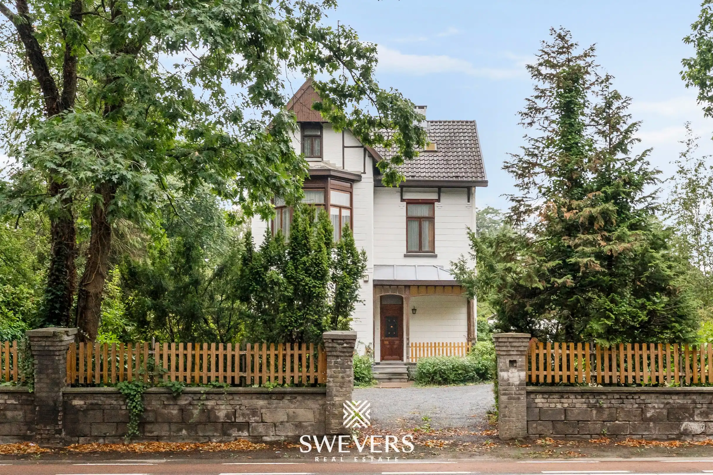 Karaktervolle herenwoning op knap perceel (20are) tegenover be-MINE foto 45