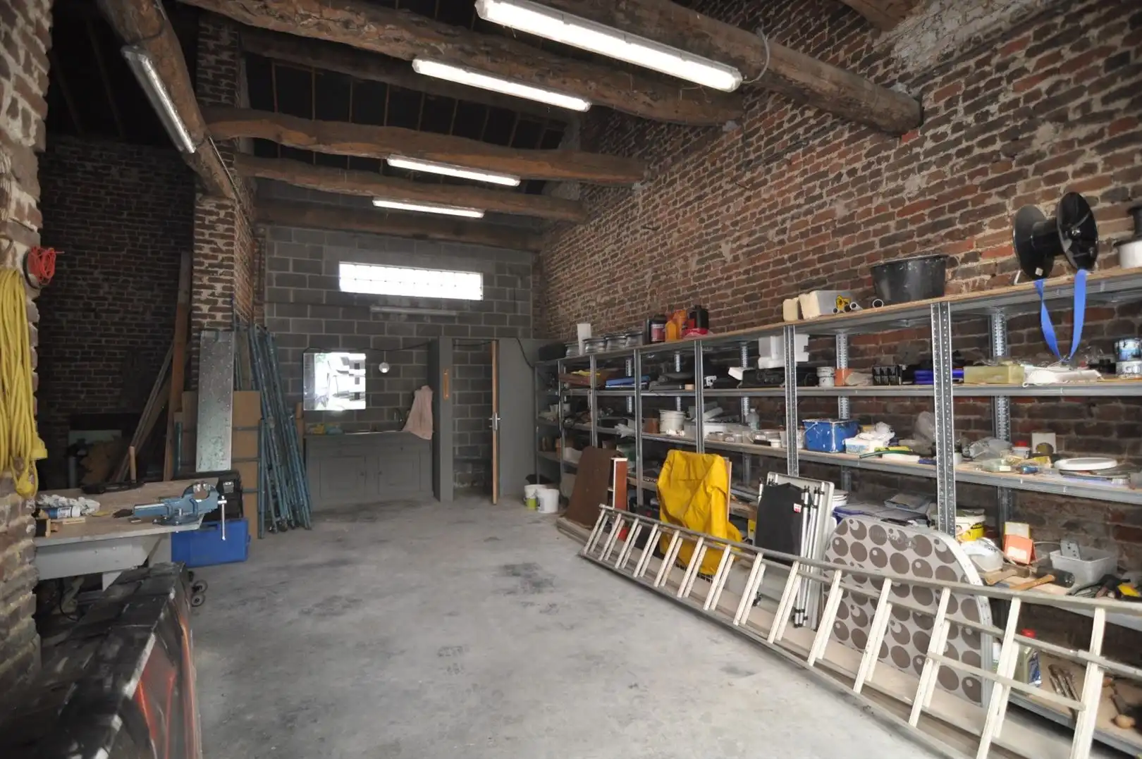 Vergunde opslag- en werkhal 150 m² foto 8