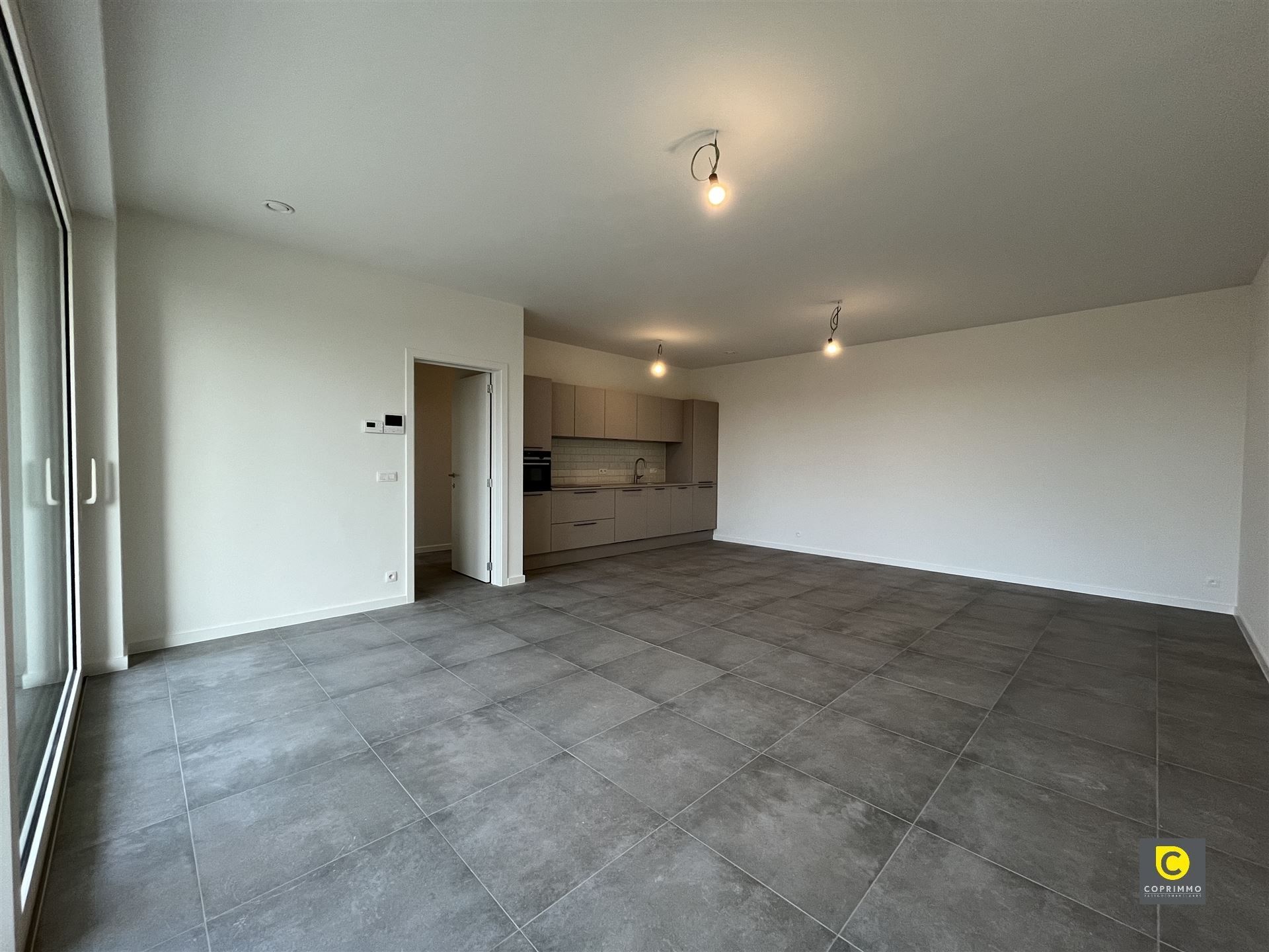 Nieuwbouw 2 slpks app met terras en staanplaats! foto 2