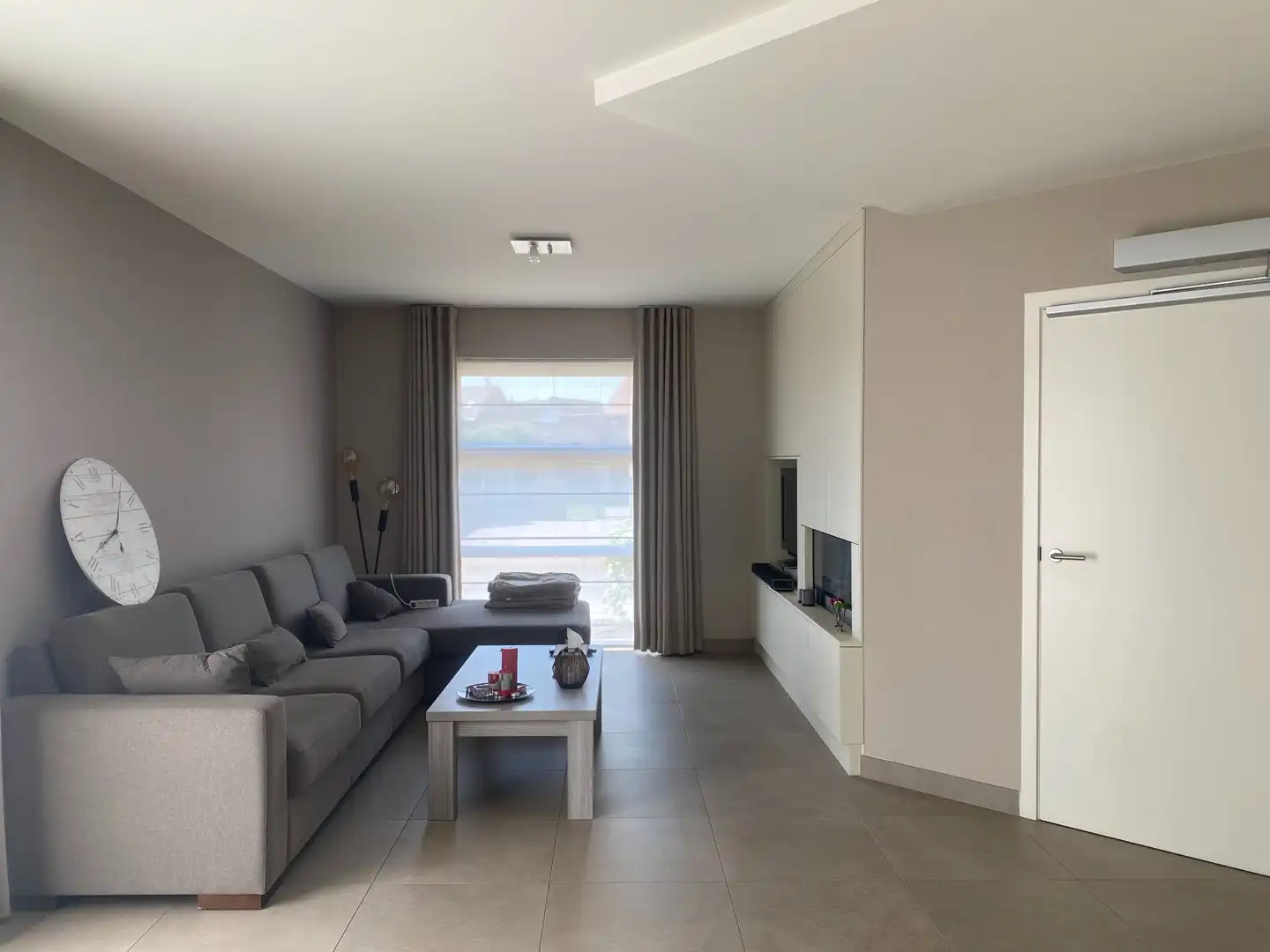 Instapklare, drempelloze gezinswoning met 4 slaapkamers, 2 badkamers en prachtige tuin foto 3