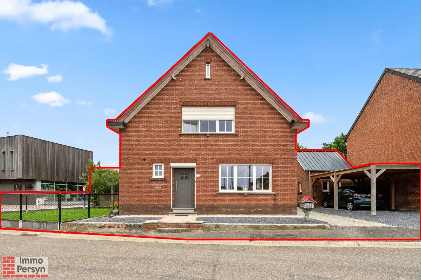 Charmante, gerenoveerde woning met carport en tuin foto {{pictureIndex}}