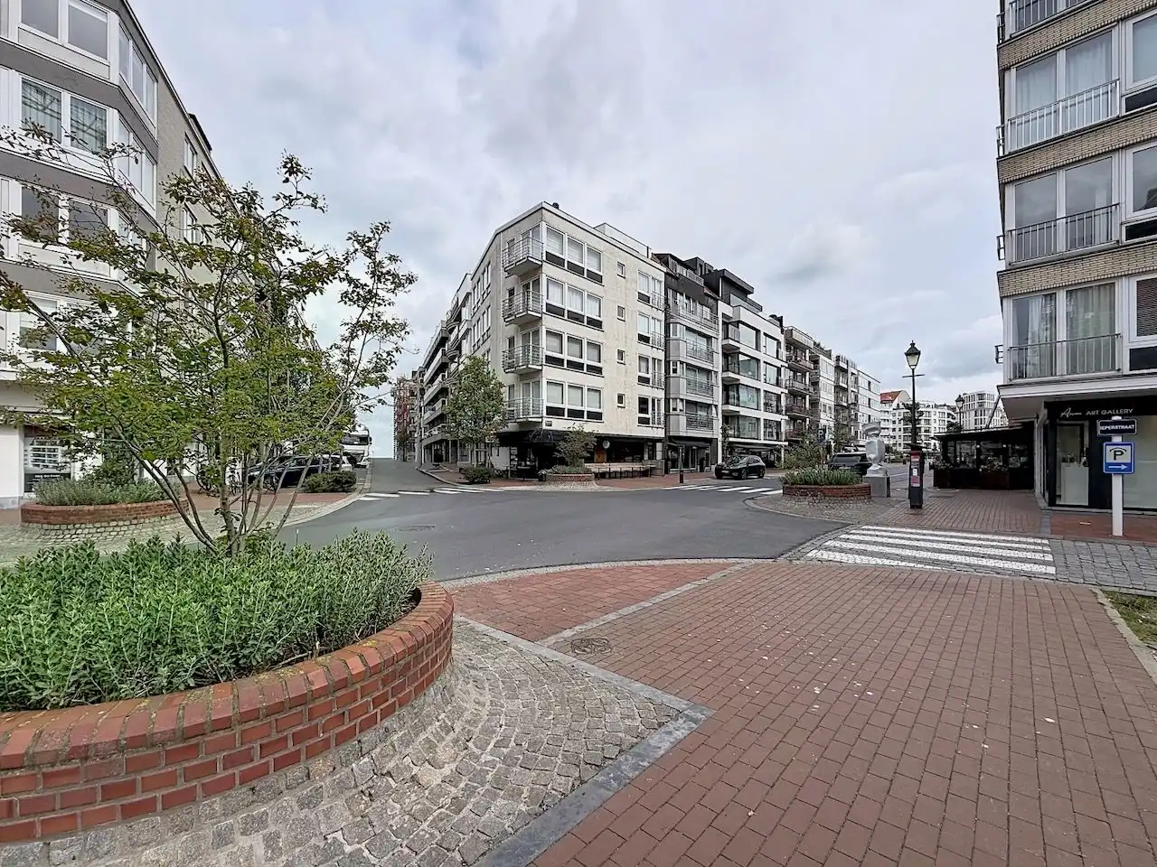 Verzorgd appartement met terras vooraan, gelegen op een boogscheut van de Zeedijk te Knokke foto 15