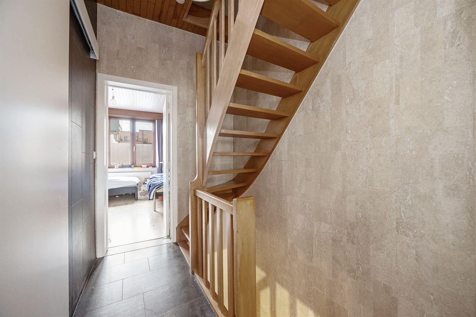 Prachtige rijwoning met veel potentieel! foto 10