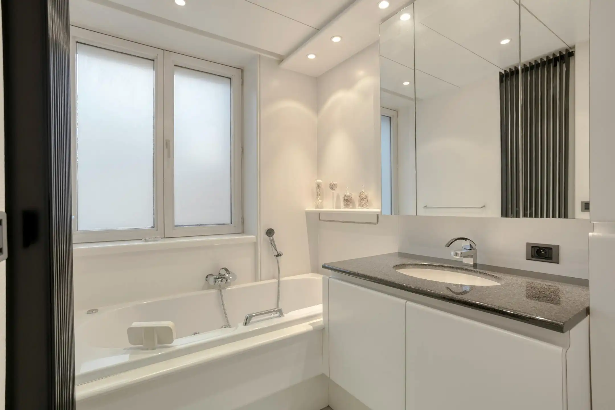 Uniek opbrengstgebouw op toplocatie met garage in Strombeek foto 10