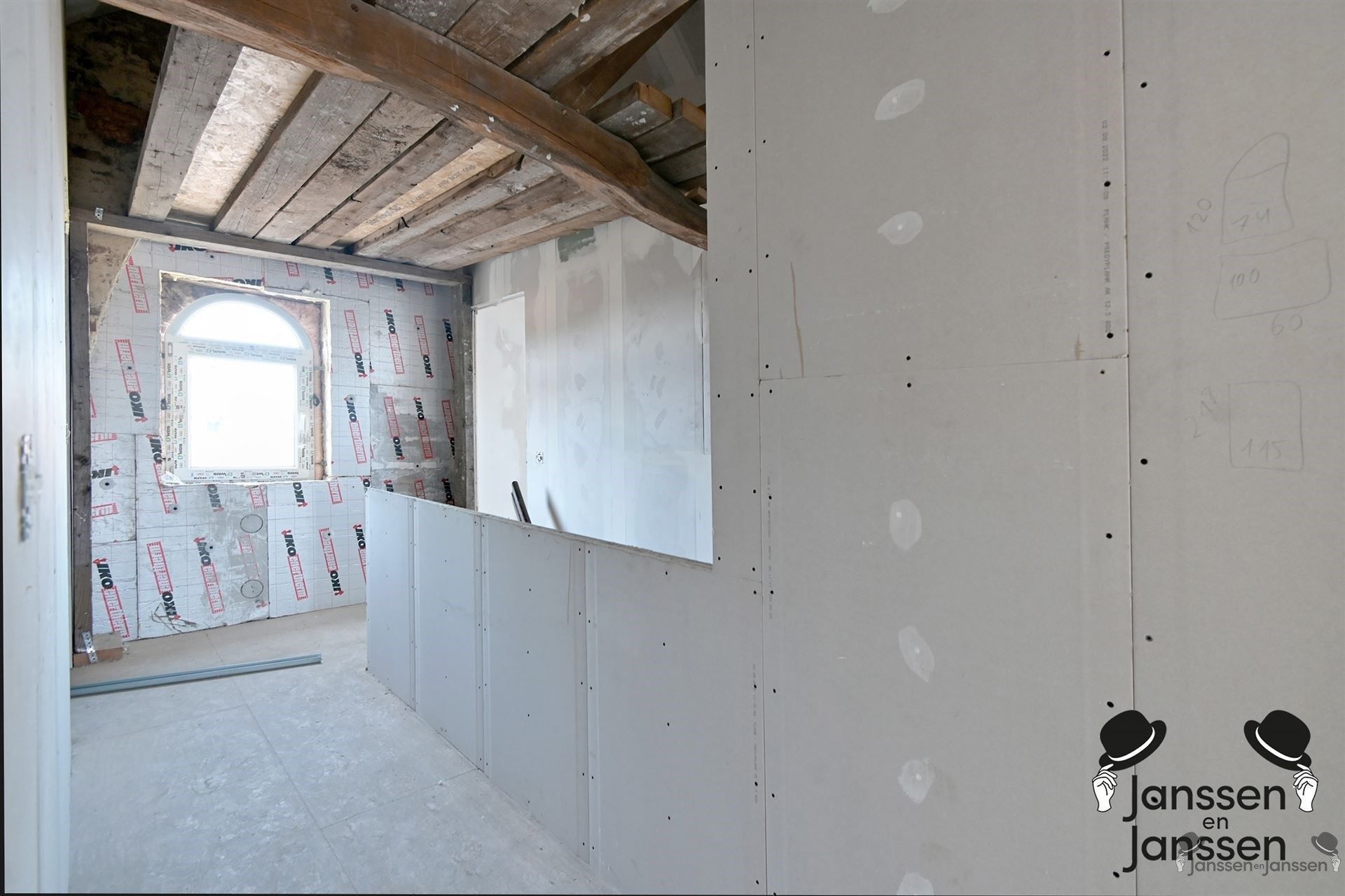 Verder te renoveren hoekpand met atelier foto 18