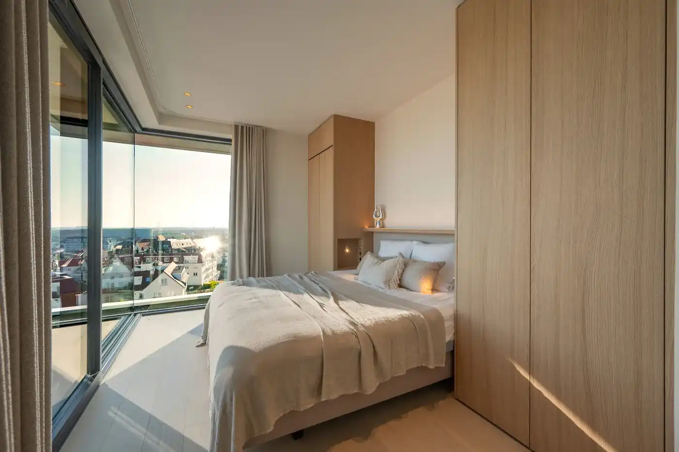 Uitzonderlijk duplex penthouse met een ideale oriëntatie en een fenomenaal panoramisch zicht over de Noordzee, Duinbergen en het Albertstrand foto 26