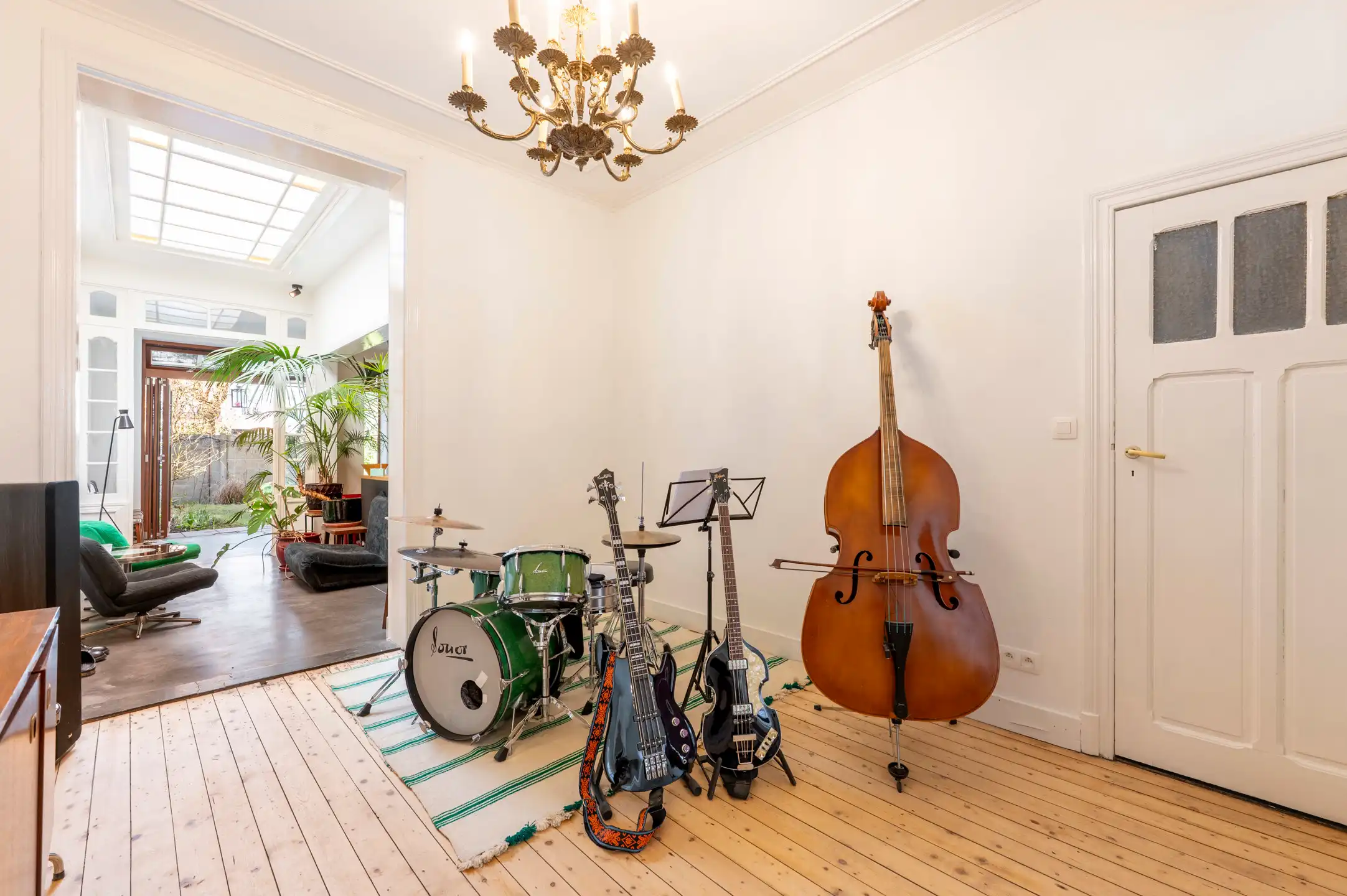 ANTWERPEN-Gerenoveerde karaktervolle woning met tuin! foto 2