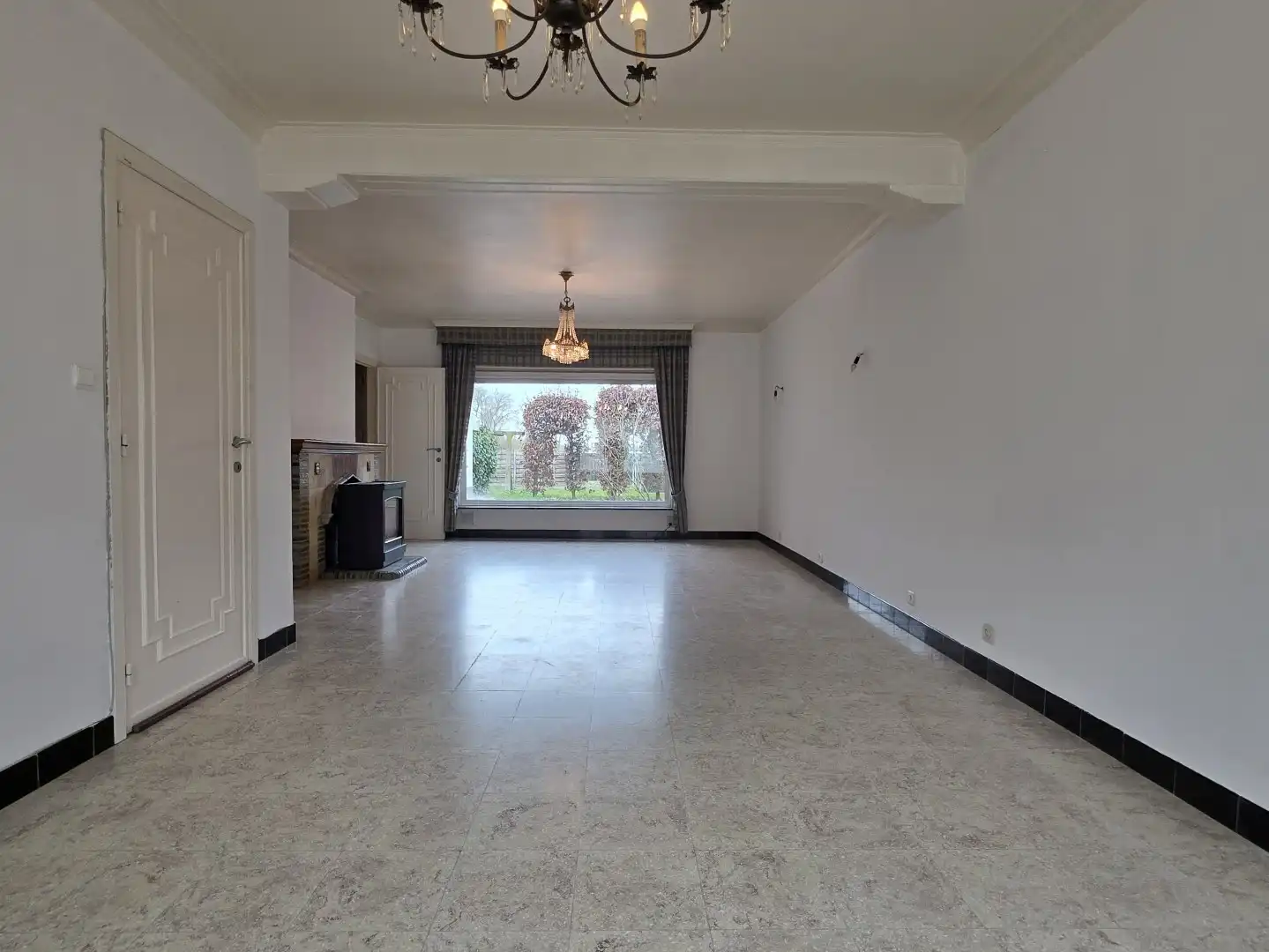 Sterke woning in beton met 3 garages, landelijke verzichten in Hulste. foto 2