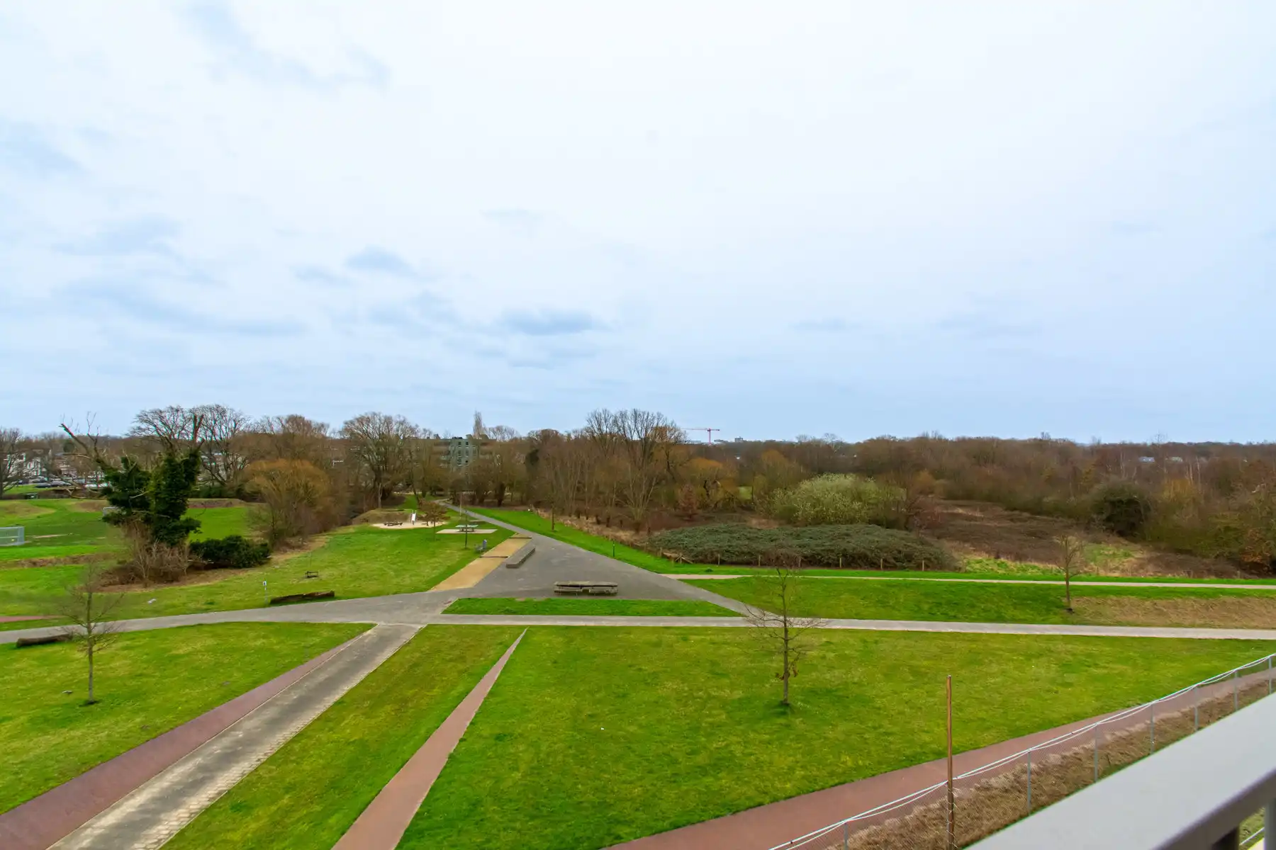 Lichtrijk appartement omringd door park en natuur foto 4