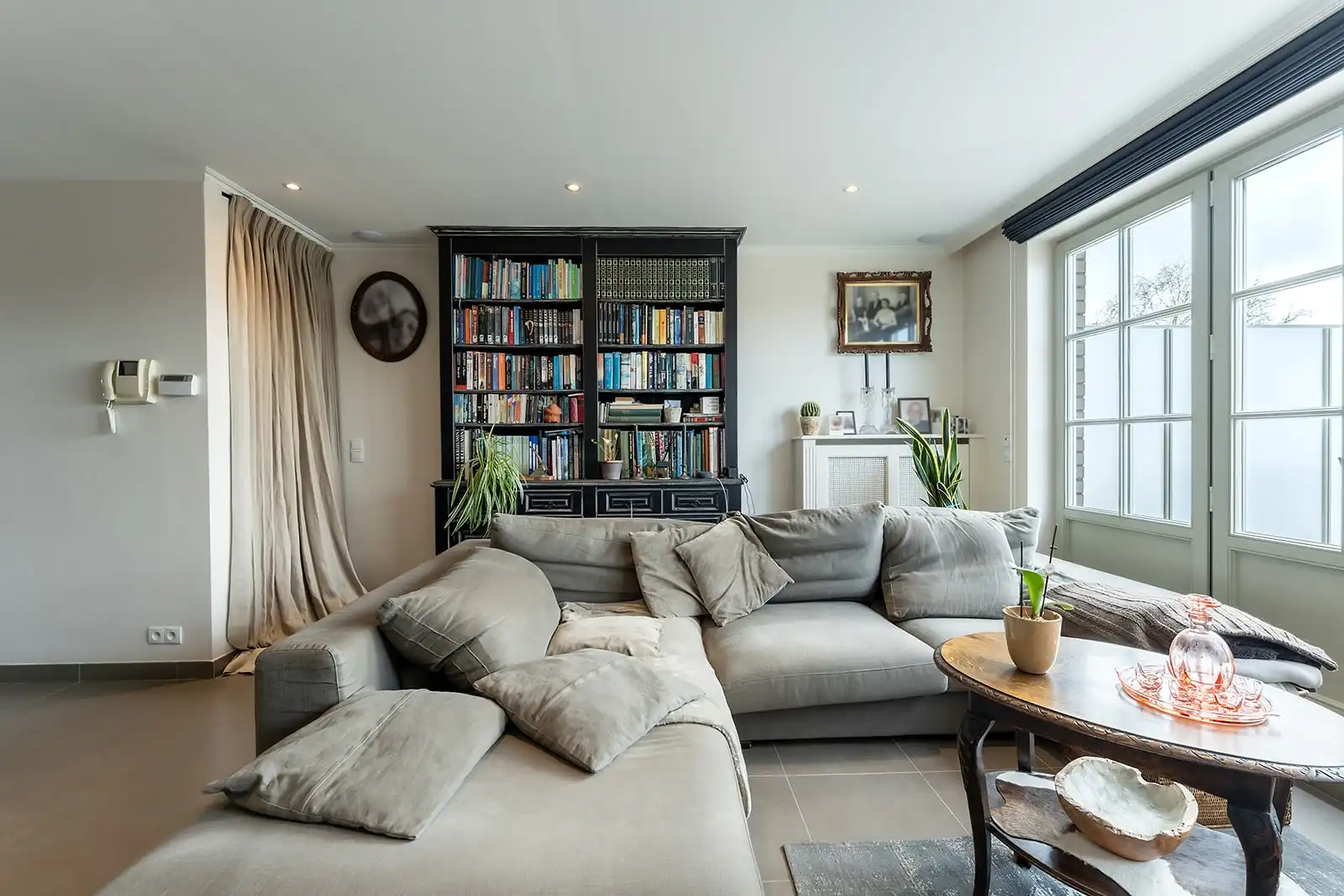 Ruim duplex appartement met garagebox te koop in Lissewege. foto 5