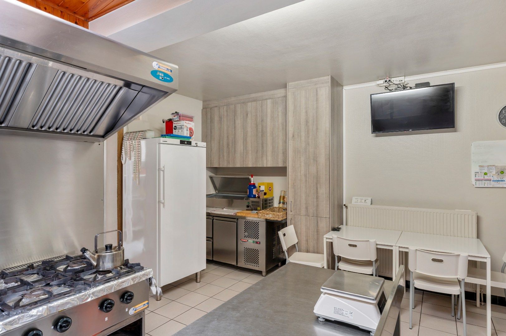 Handelspand in Olen met horeca- en andere mogelijkheden met bovenliggend appartement foto 10