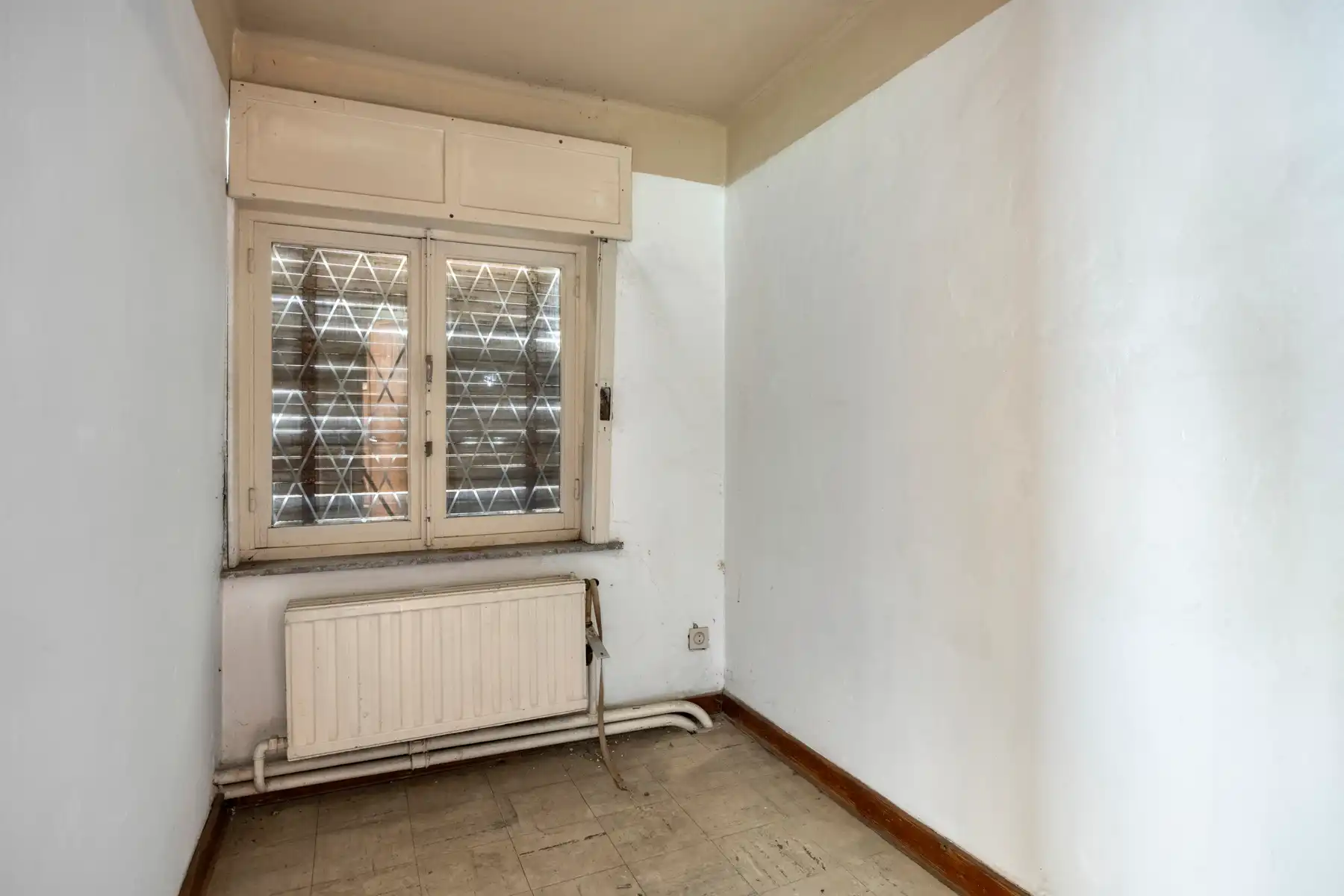 Handelspand met woonst met zeer veel visibiliteit foto 13