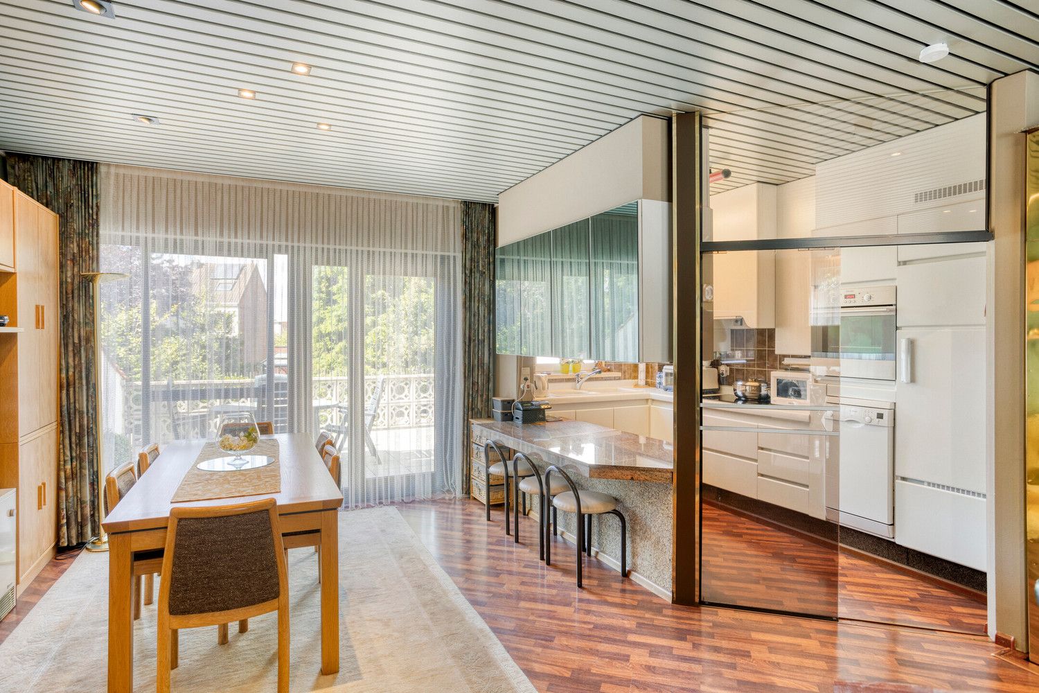 Unieke woning aan het Mertensplein met grote garage, 2 terrassen en tuin! foto 16