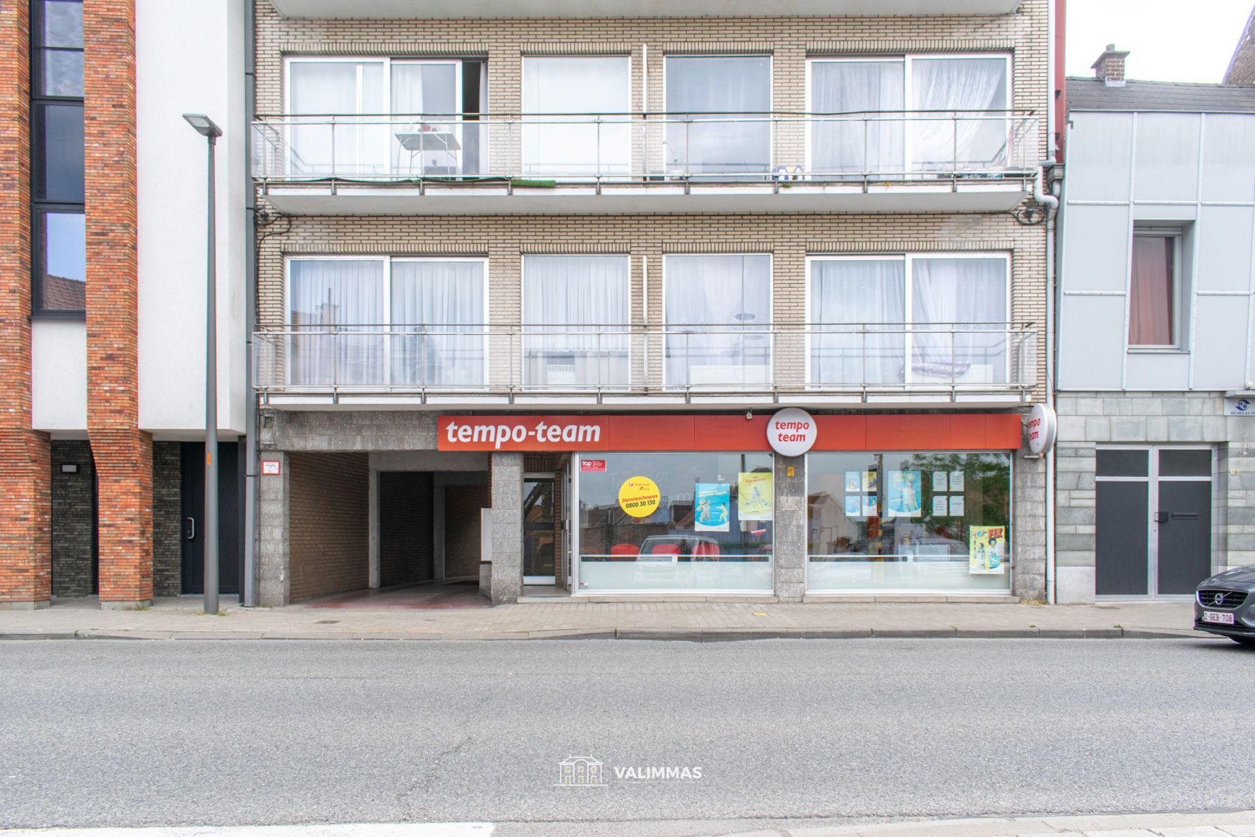 Commercieel gelegen gelijkvloerse kantoor- of handelsruimte  foto {{pictureIndex}}