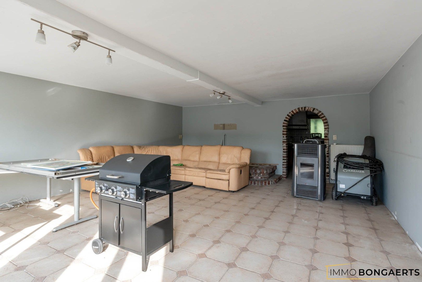 Rustig gelegen te renoveren woning op een uitzonderlijk perceel foto 7
