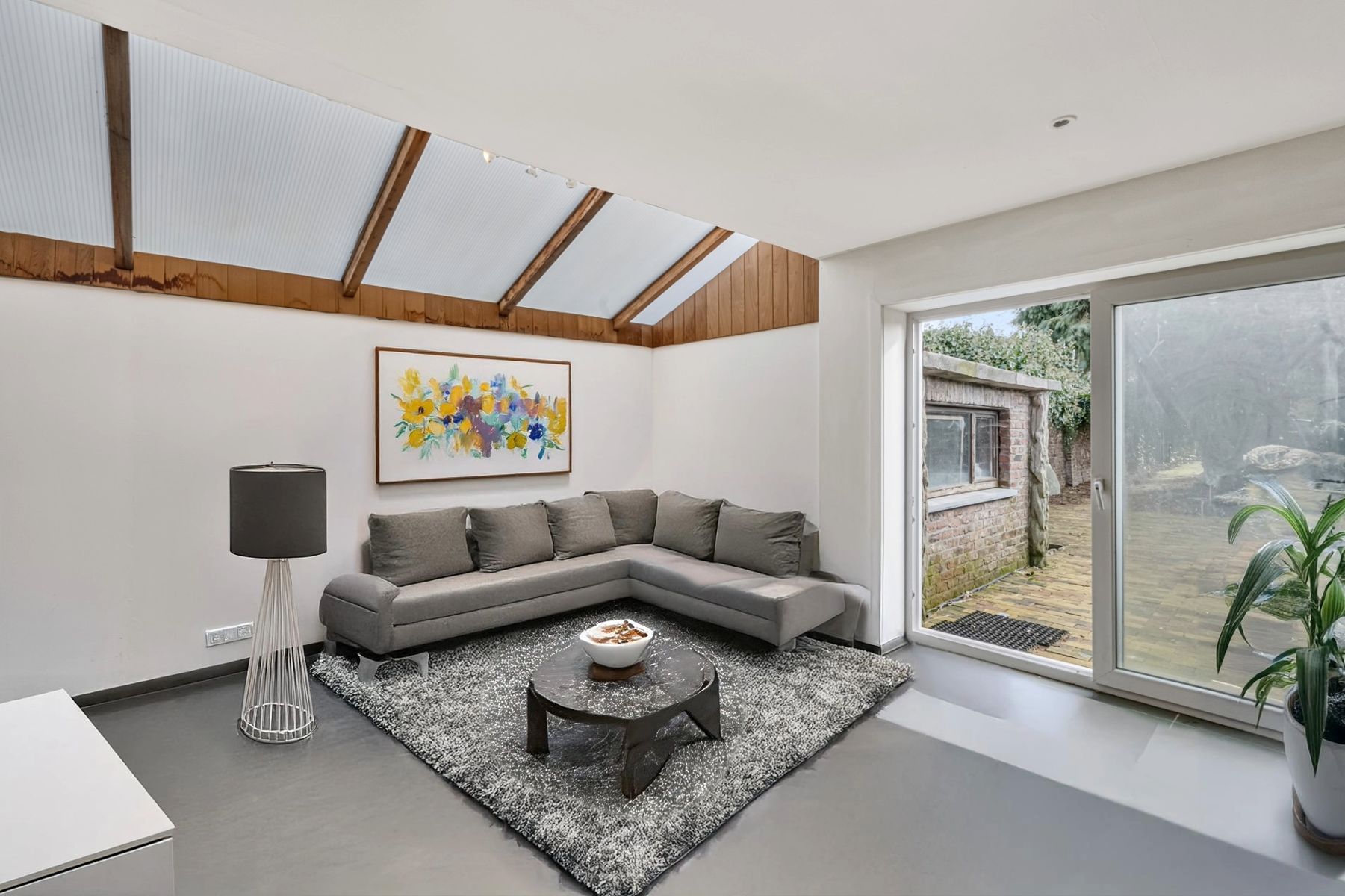 Deels te renoveren Herenwoning met 6 slpks en grote tuin. foto 7