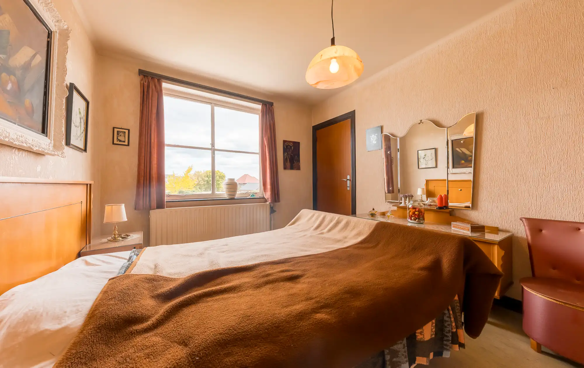 TE KOOP: Mooie op te frissen woning met 3 slaapkamers, garage en veel potentieel foto 21