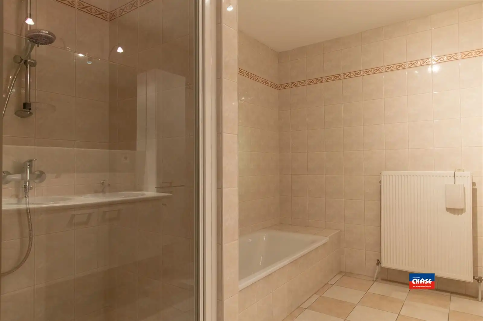 Ruim appartement met 2 slpks + P  foto 9