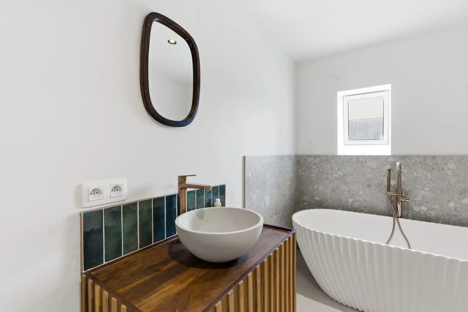 Exclusief gerenoveerde herenwoning met 4 slaapkamers, 2 badkamers en een adembenemende stadstuin. foto 35