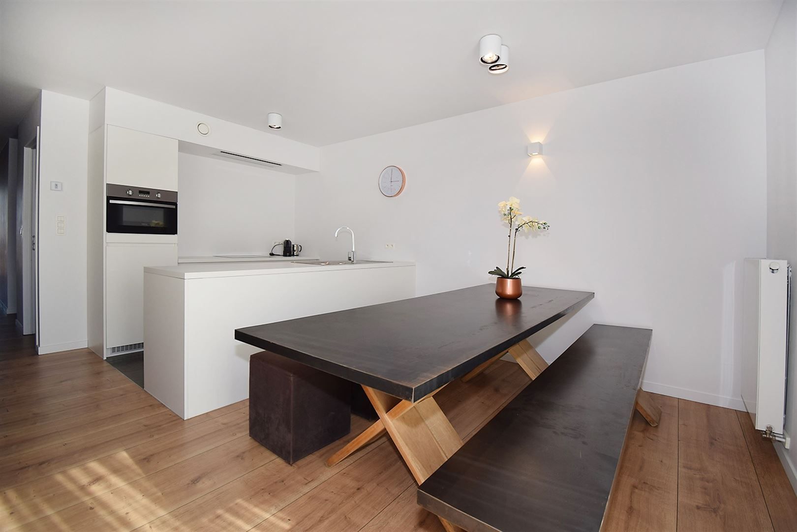 Goed gelegen appartement met parking en berging foto 5