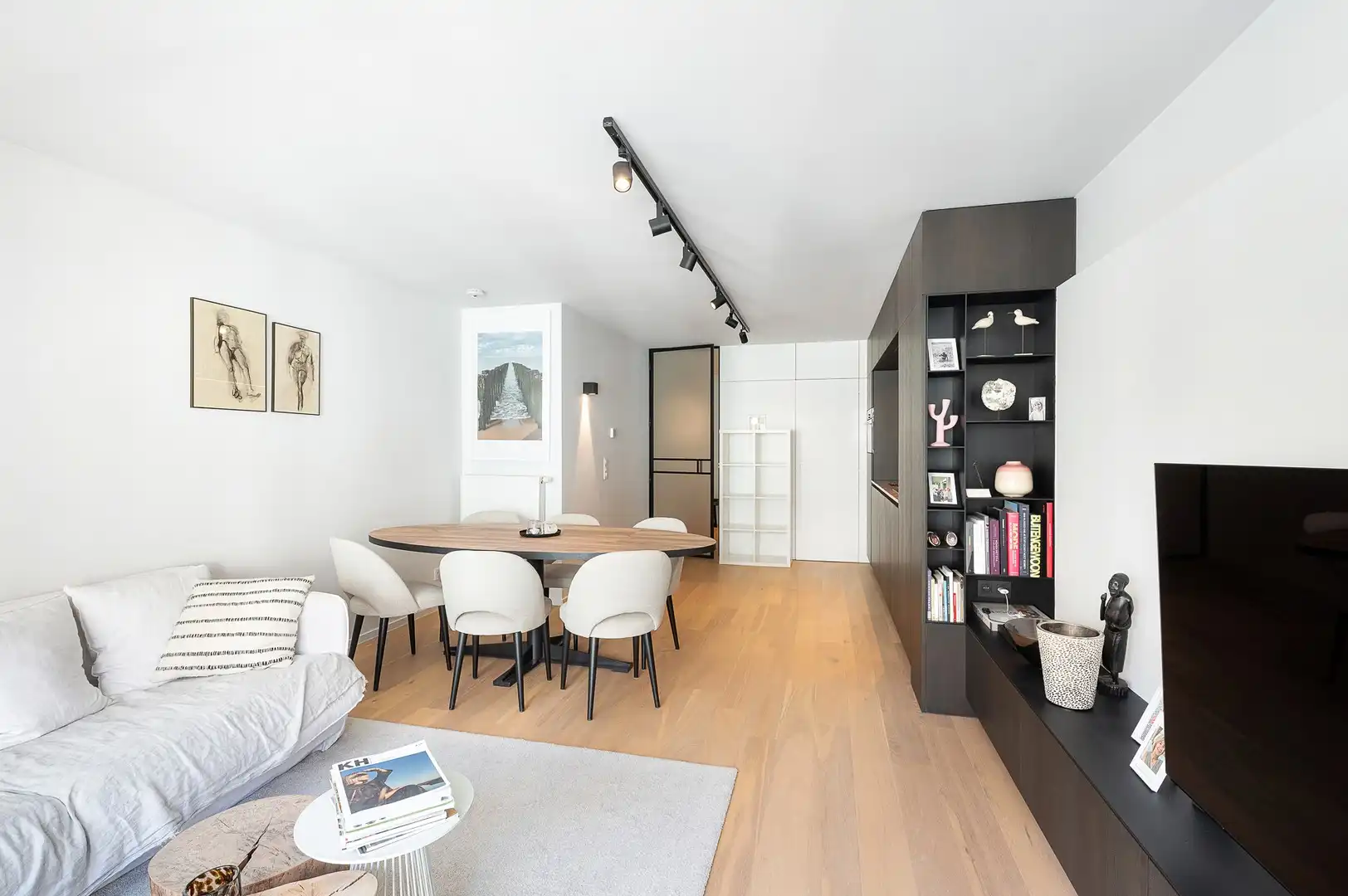 Instapklaar appartement met twee slaapkamers vlak bij zee en het Rubensplein. foto 3