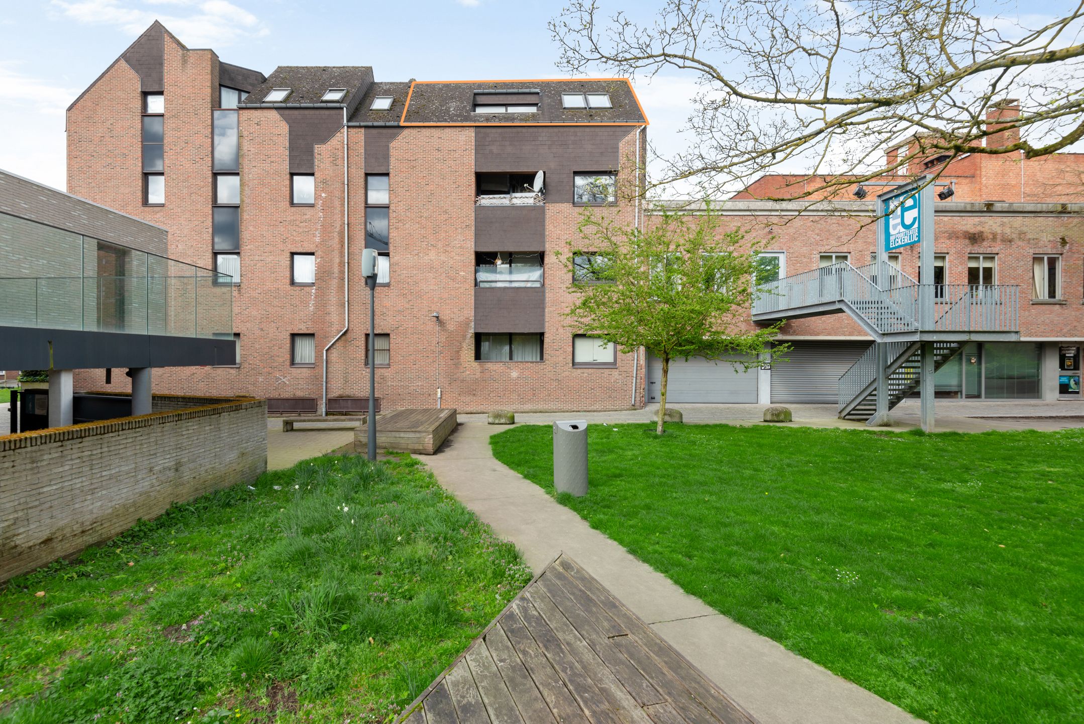 Gezellig 1 slpk appartement met terras en autostaanplaats. foto 16