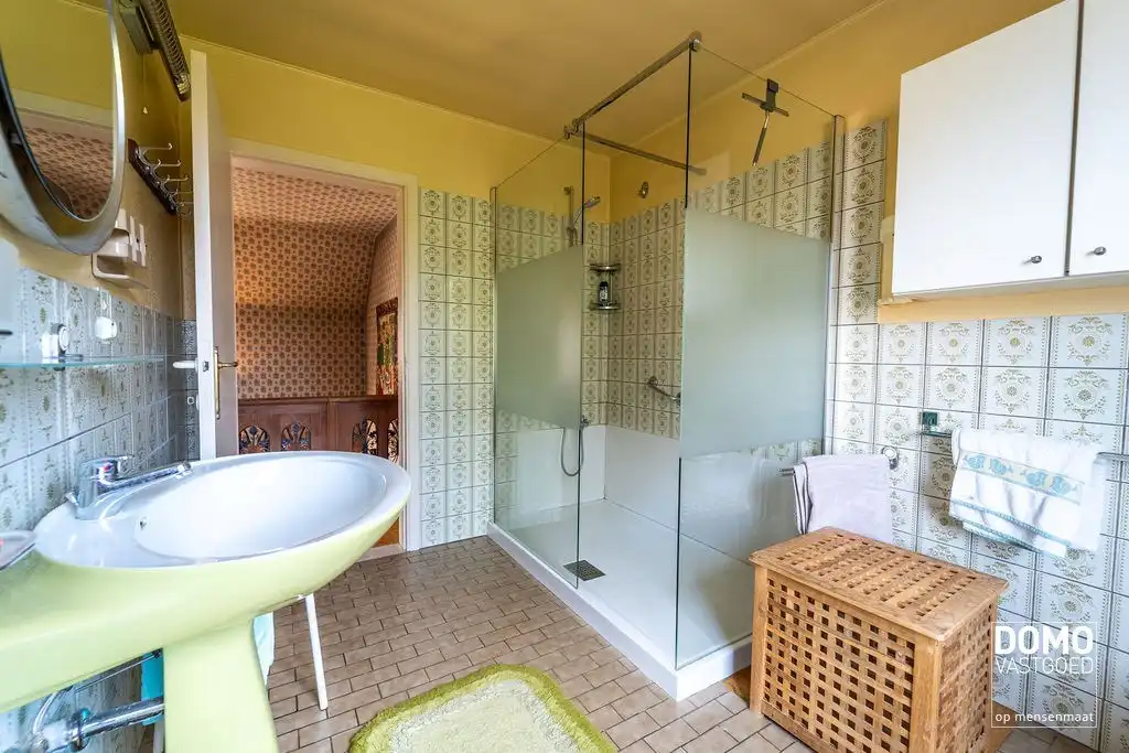 KARAKTERVOLLE, RUIME WONING MET 4 SLAAPKAMERS EN ZONNIGE TUIN TE STOKROOIE foto 14