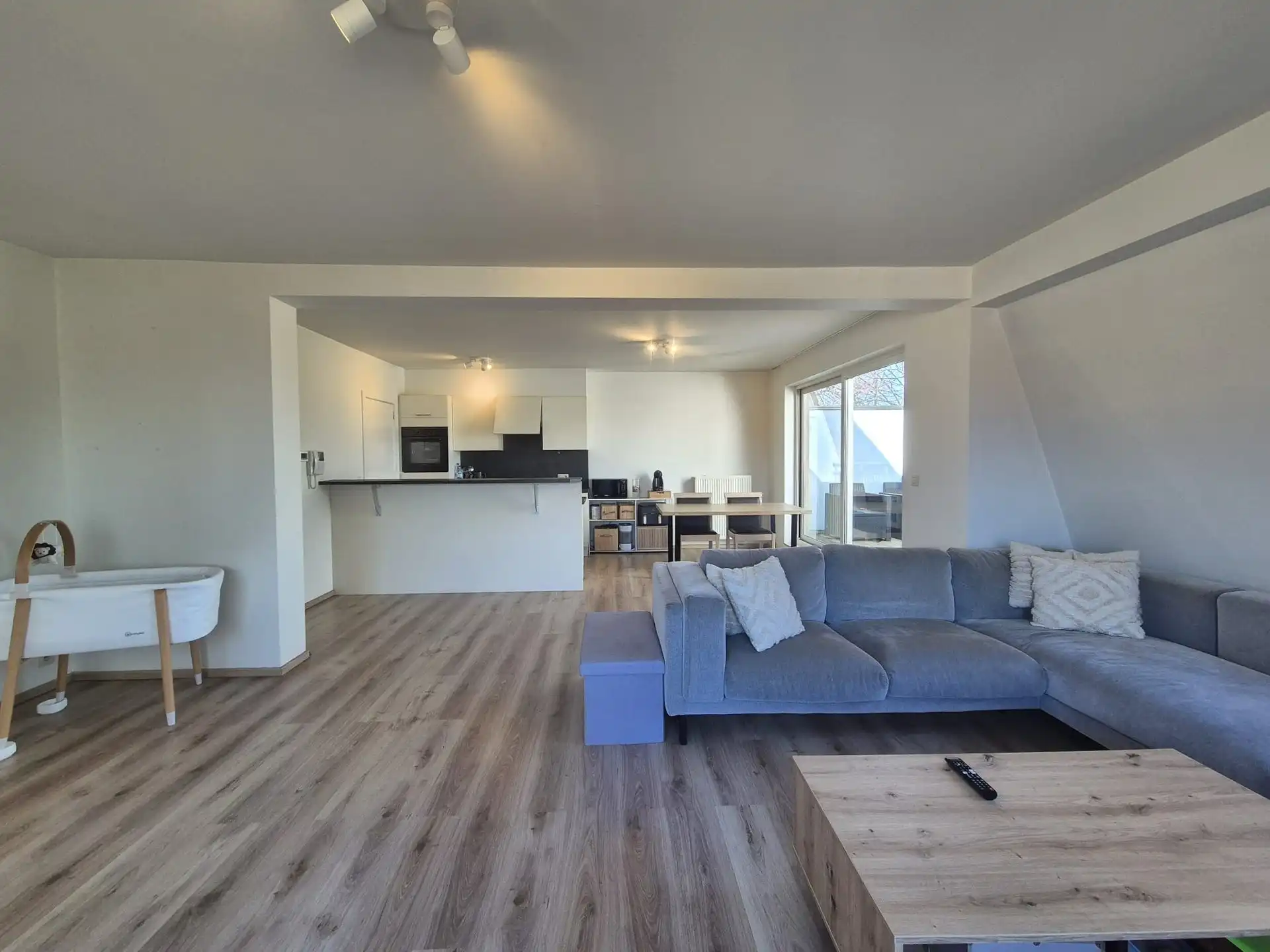 Residentieel en in afgesloten privé domein gelegen instapklaar ruim appartement. foto 4