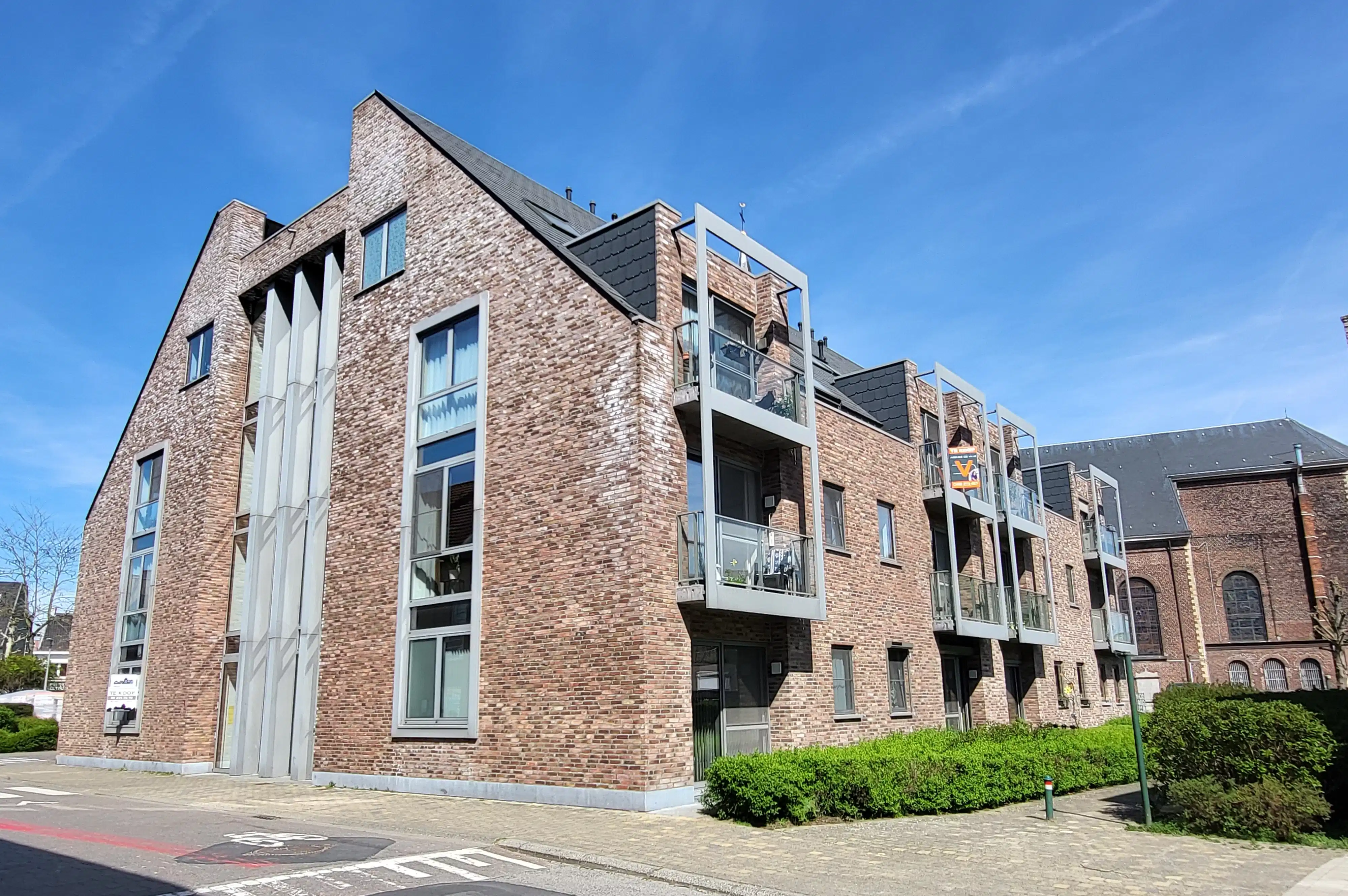 Instapklaar en energiezuinig appartement (66 m²) met zuidgerichte terrassen, ideaal gelegen in een rustige dorpsomgeving op wandelafstand van winkels, openbaar vervoer en scholen.  foto 32