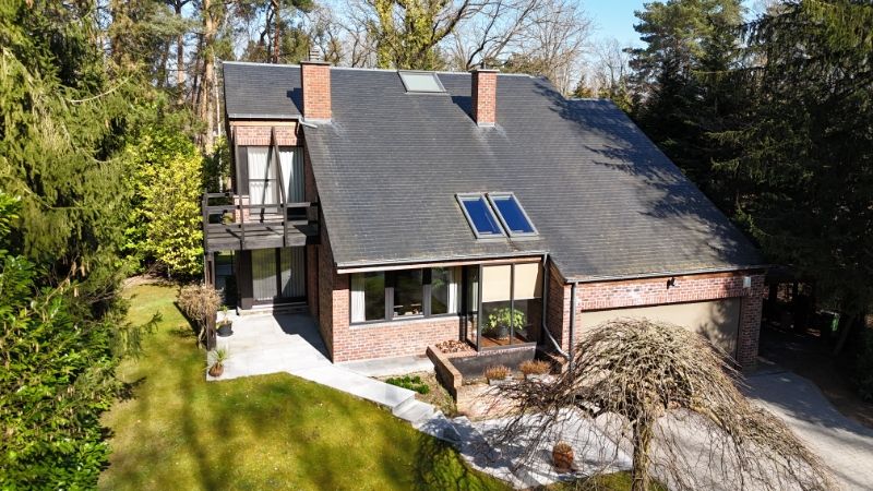 Moderne villa stijl van 245m² op 14 are palende aan golfdomein foto {{pictureIndex}}