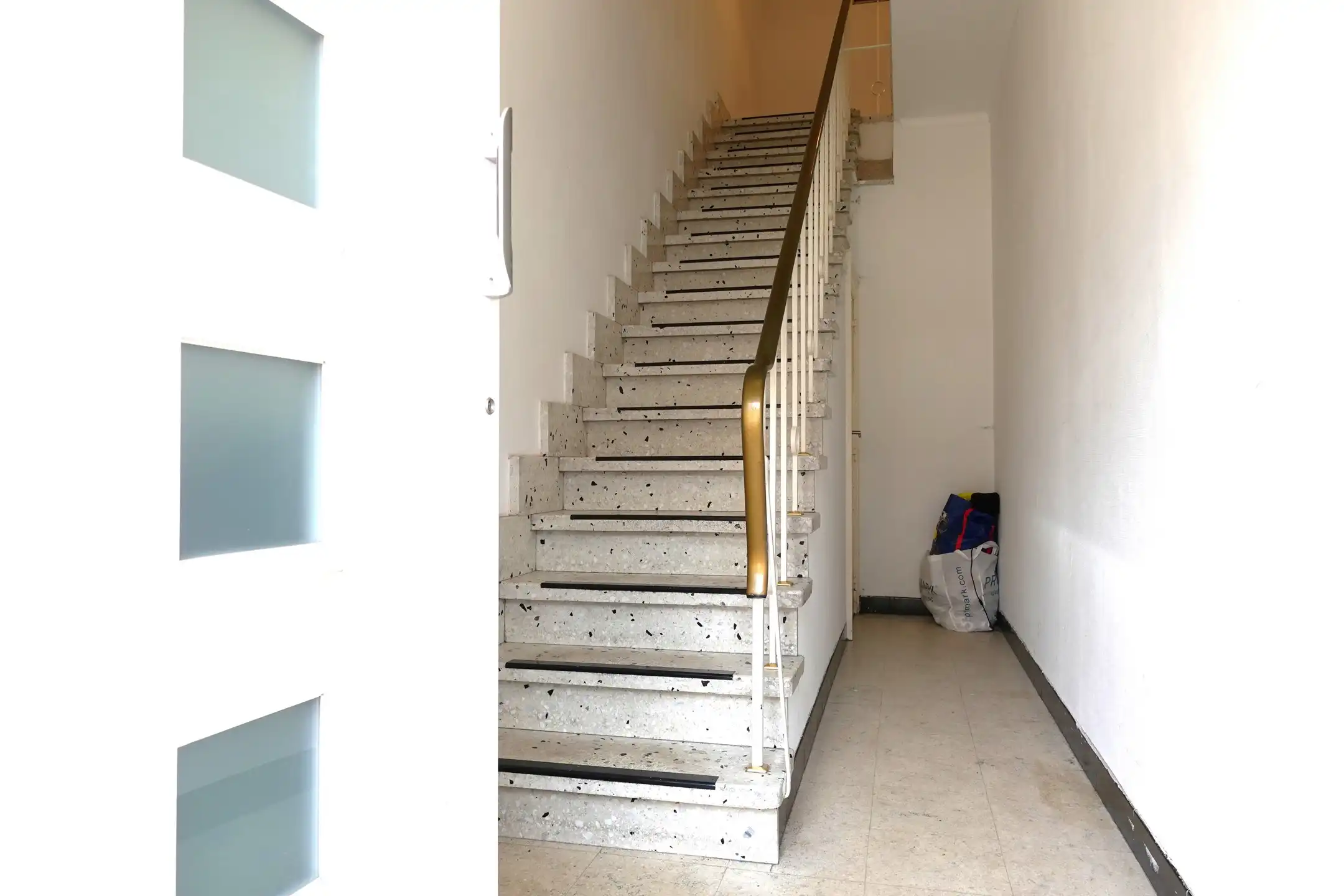 Modern 3-slp app met terras en staanplaats te Turnhout. foto 2